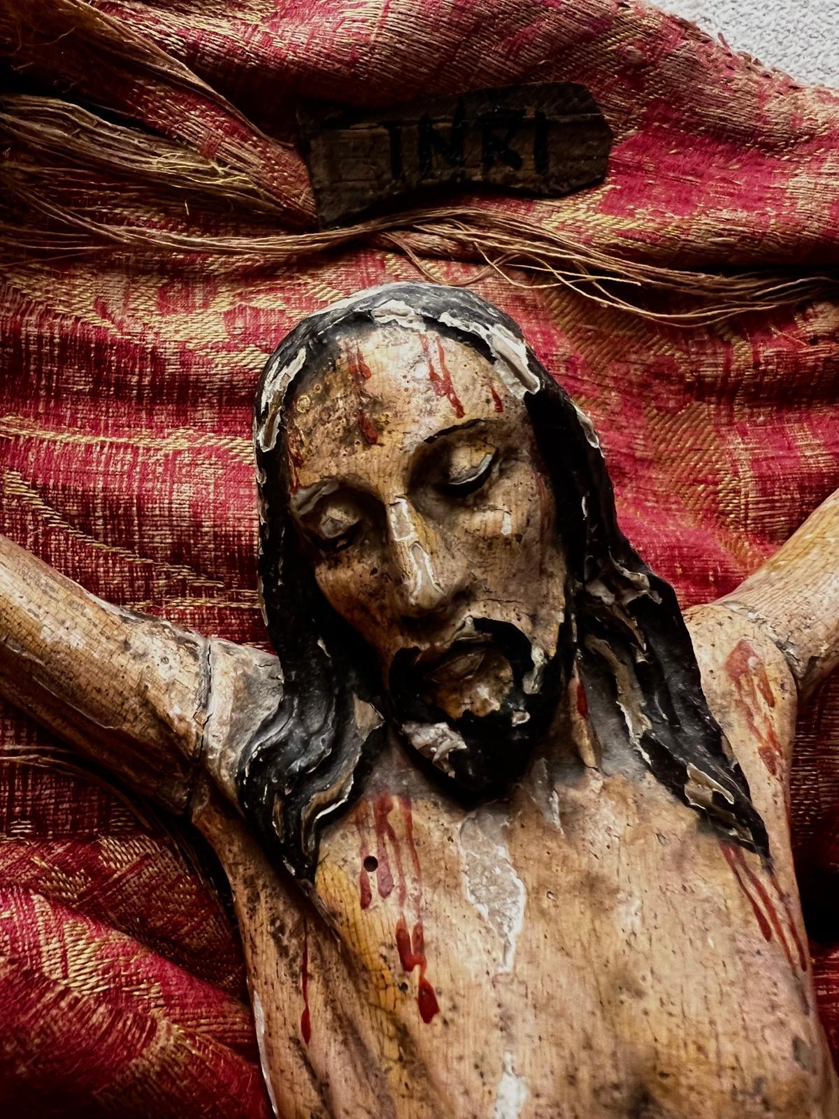 Italian Antique 16th Century Florentine carved Jesus Christ with Shroud in Glas Display For Sale