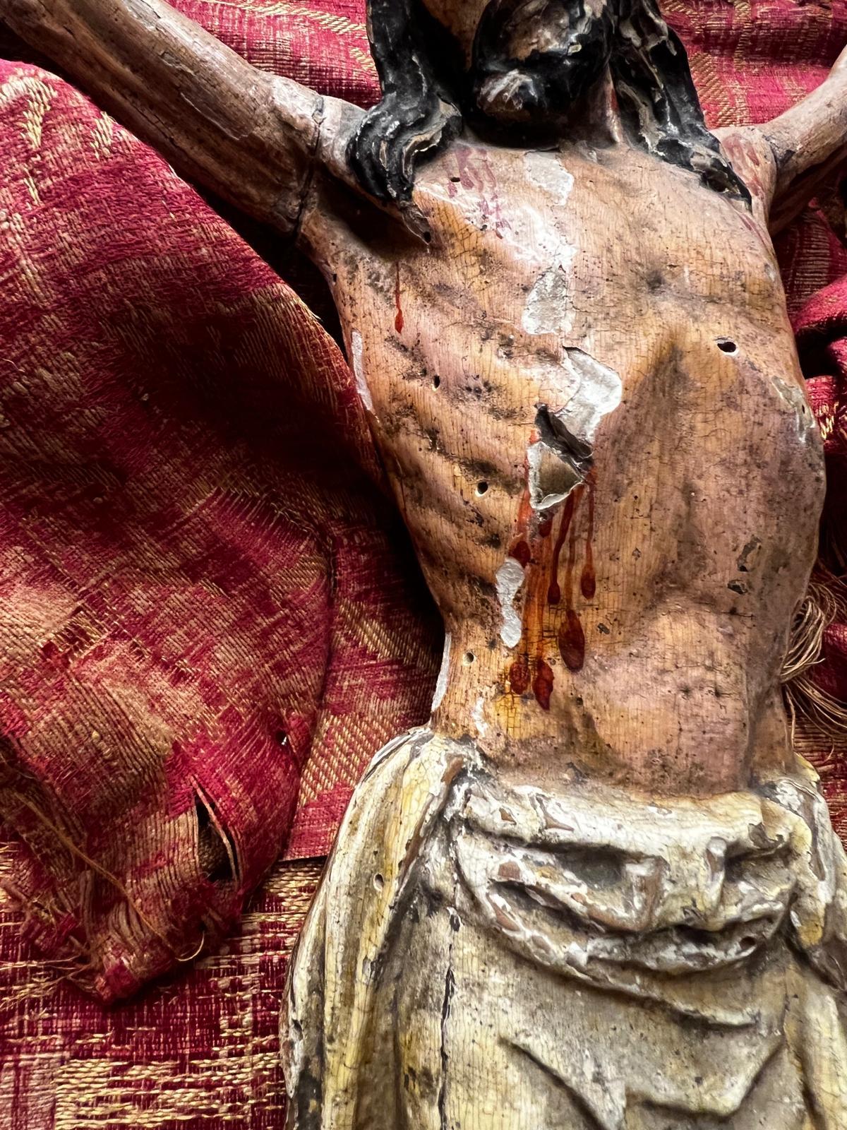 18th Century and Earlier Antique 16th Century Florentine carved Jesus Christ with Shroud in Glas Display For Sale