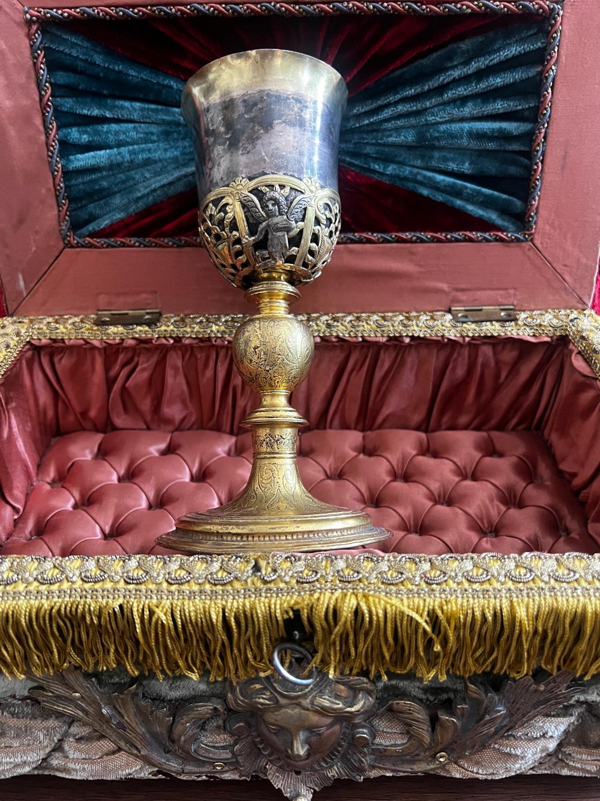 This is an absolutely exquisite rare Cooper-gilt ,silver-gold and three Sterling Silver angels Chalice originated from Augsburg (Germany ) in the 1500. The Goblet is 21cm high, diameter 10 cm and its weight is 420 gr. which is almost one pound!
It