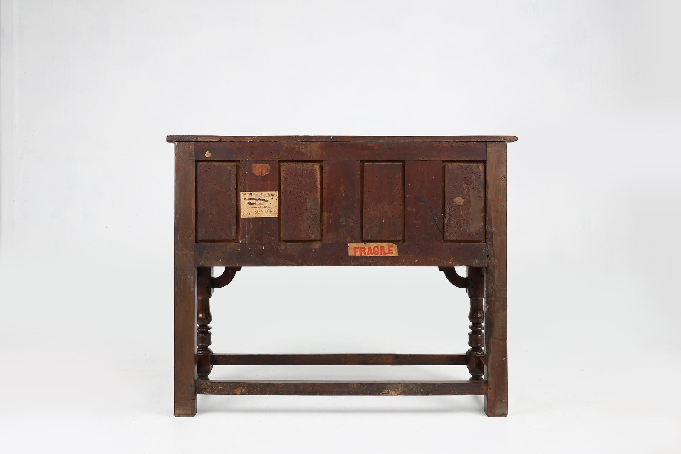 Antique 16th century Spanish carved cabinet in oak For Sale 11