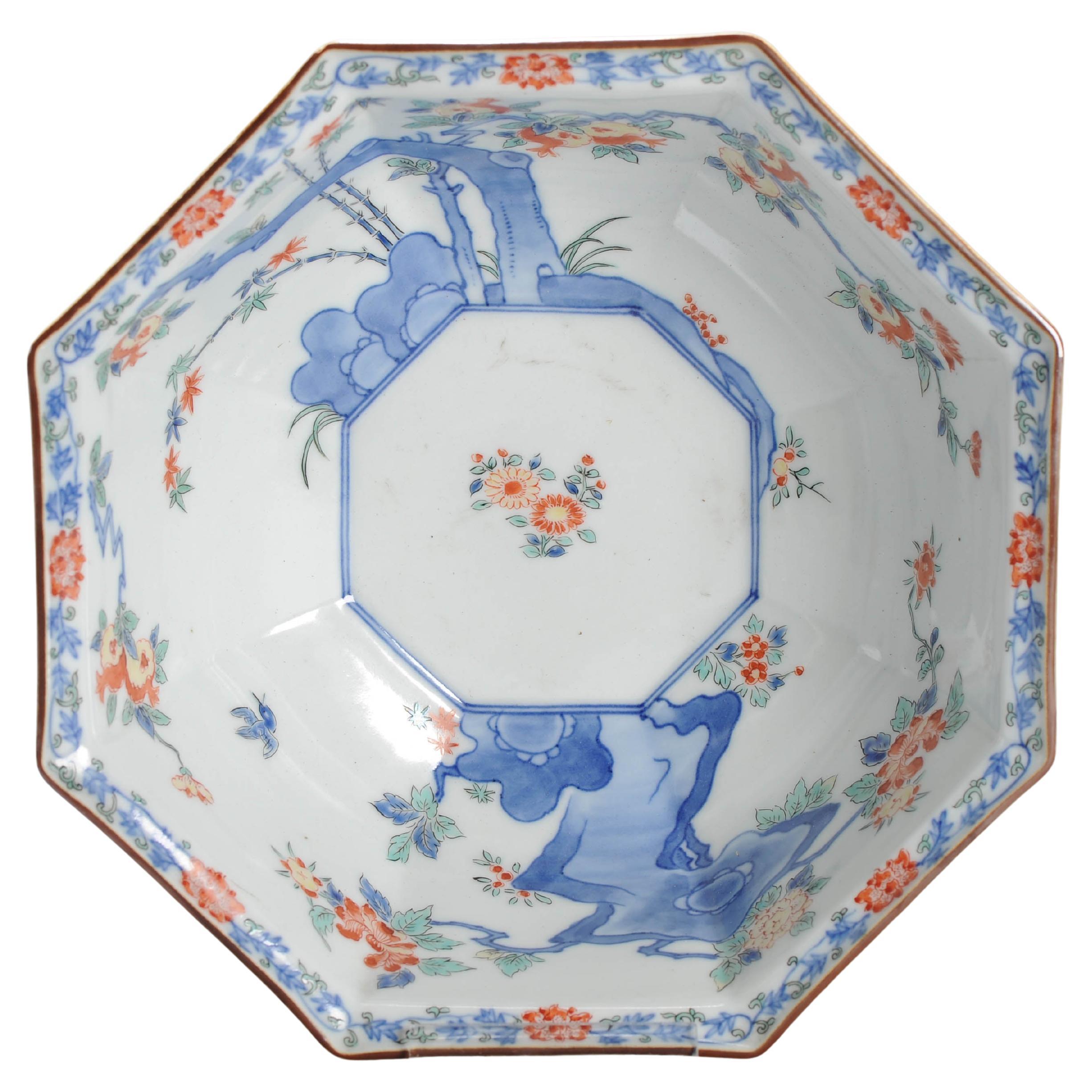 Antiguo 17/18C Tazón japonés Arita Kakiemon de forma inusual Flores Shibata