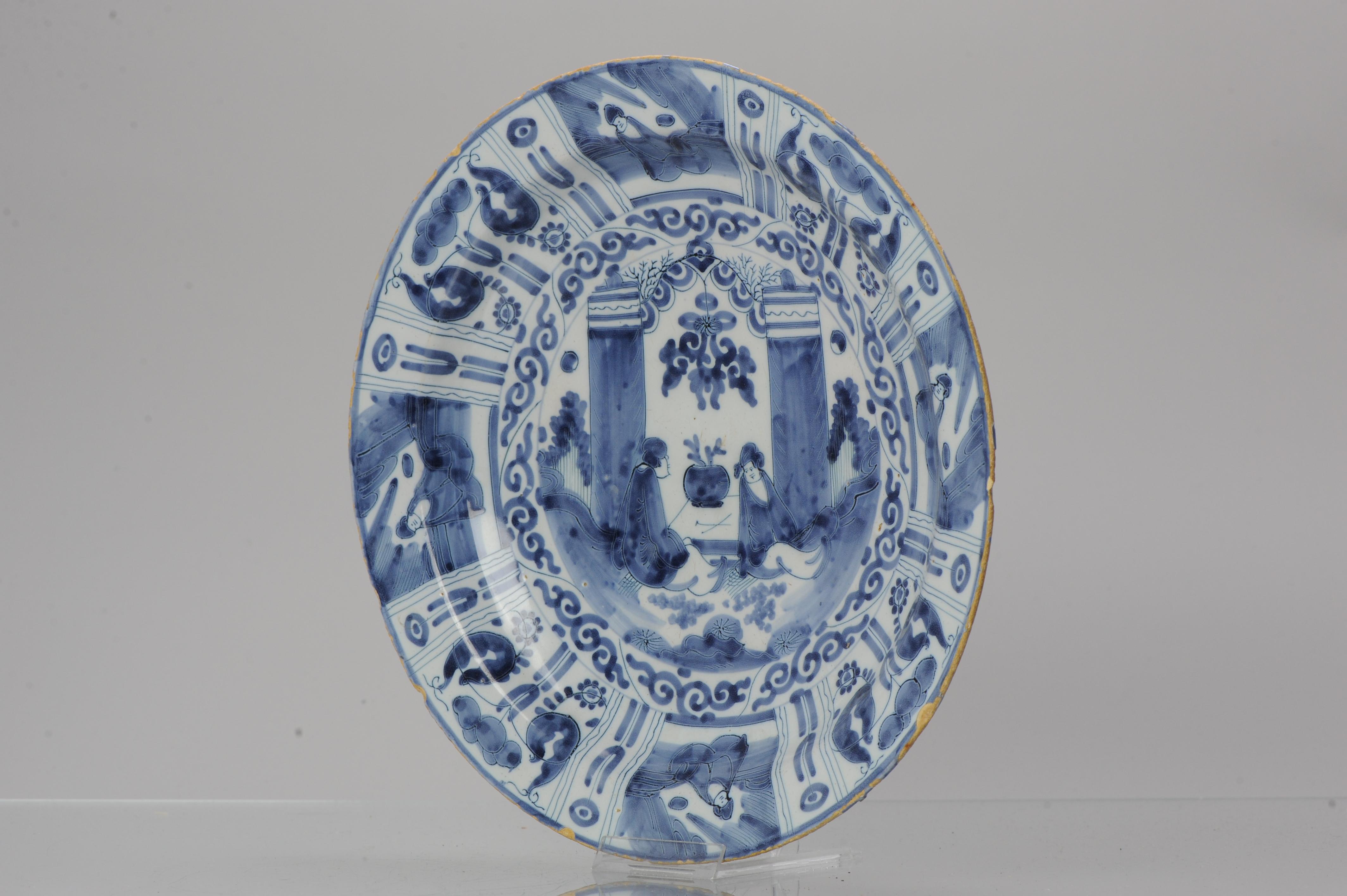 Antique 17/18th C Dutch Kraak Large Plate Charger Delftware Delft Blue Figures In Good Condition For Sale In Amsterdam, Noord Holland