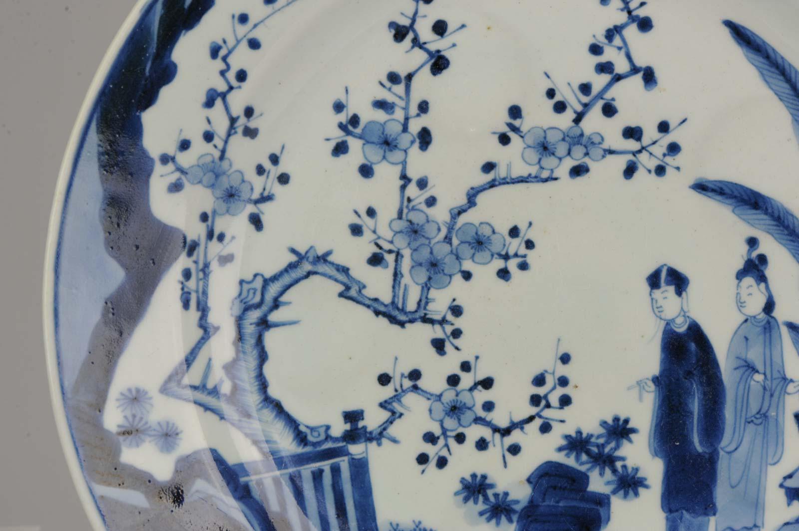 A very nicely decorated Japanese Porcelain dish in Chinese style.
The central scene is of a busy pagoda garden, two elegant ladies.

Condition
1 chip with line. Size 317 x 50mm

Period
17th century
18th century.