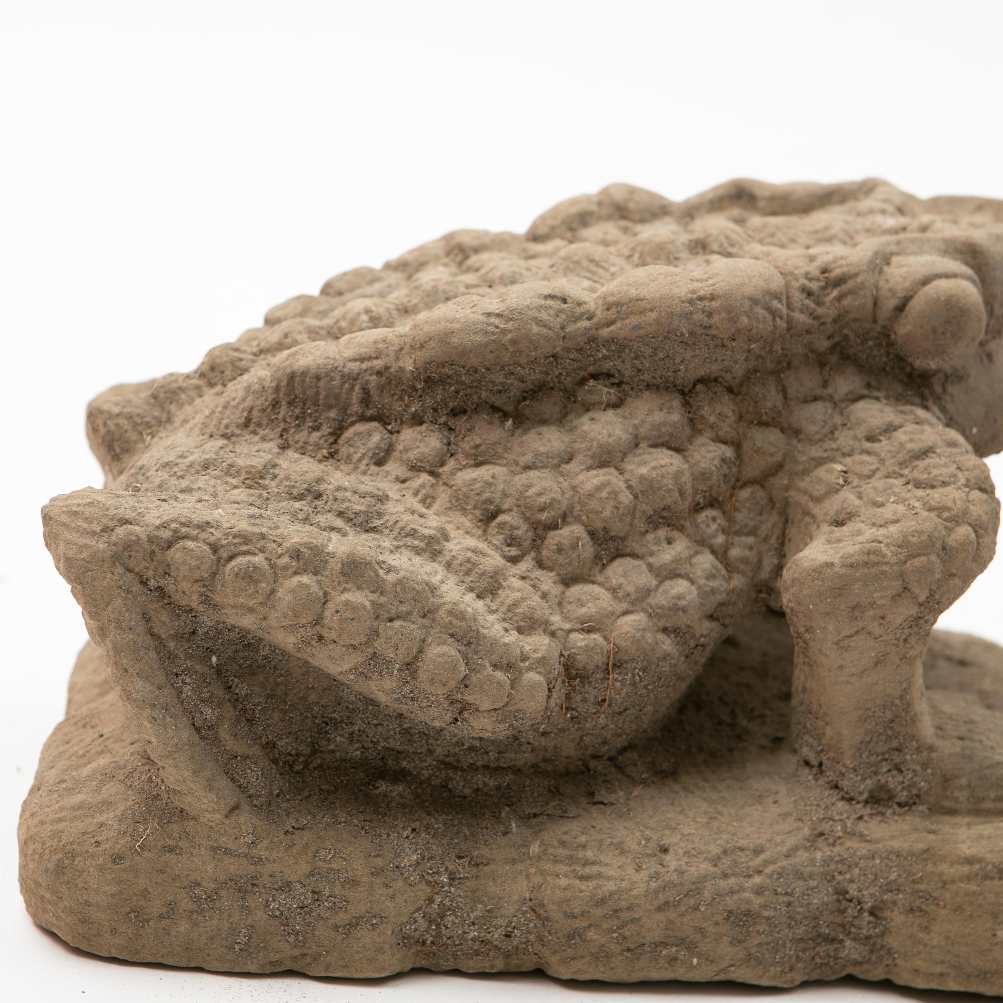 Autre 17-18ème Ctr. Sculpture de grenouille en grès sculpté en vente