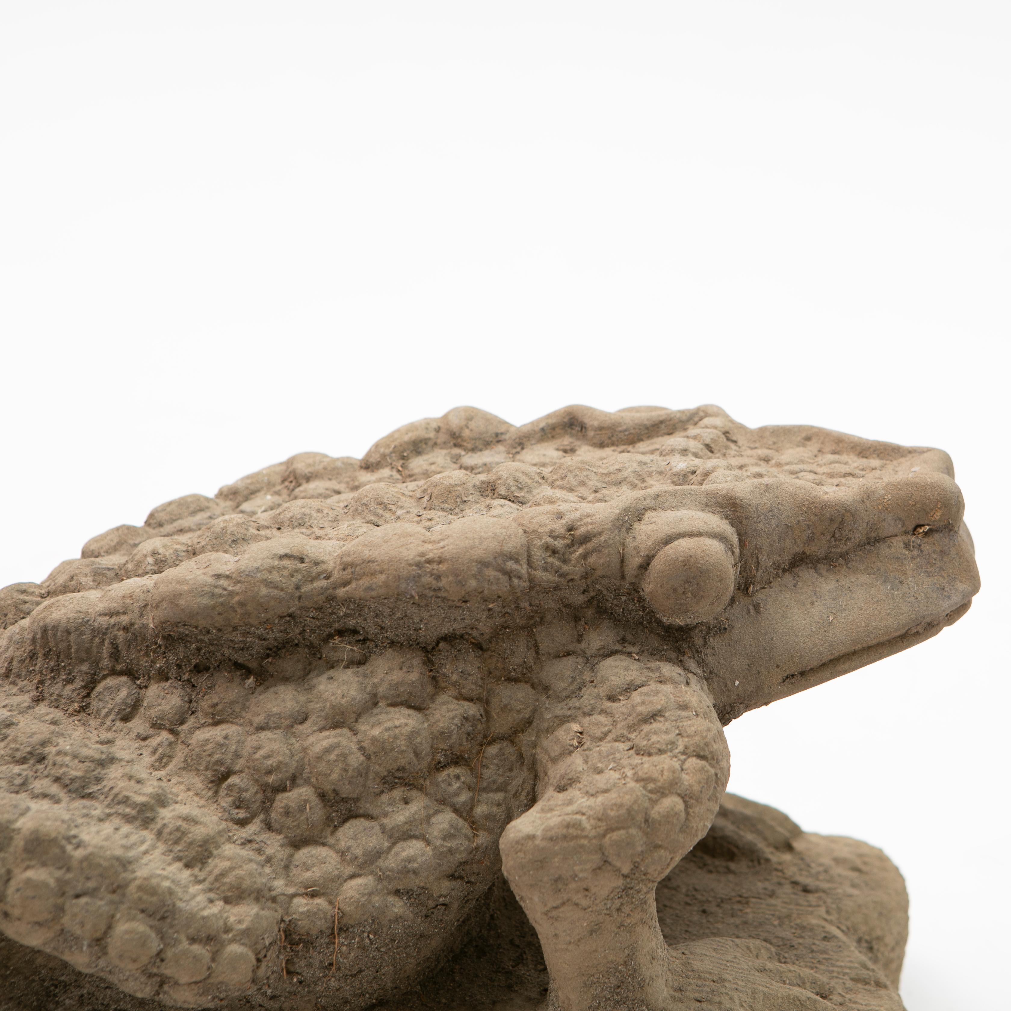 Birman 17-18ème Ctr. Sculpture de grenouille en grès sculpté en vente