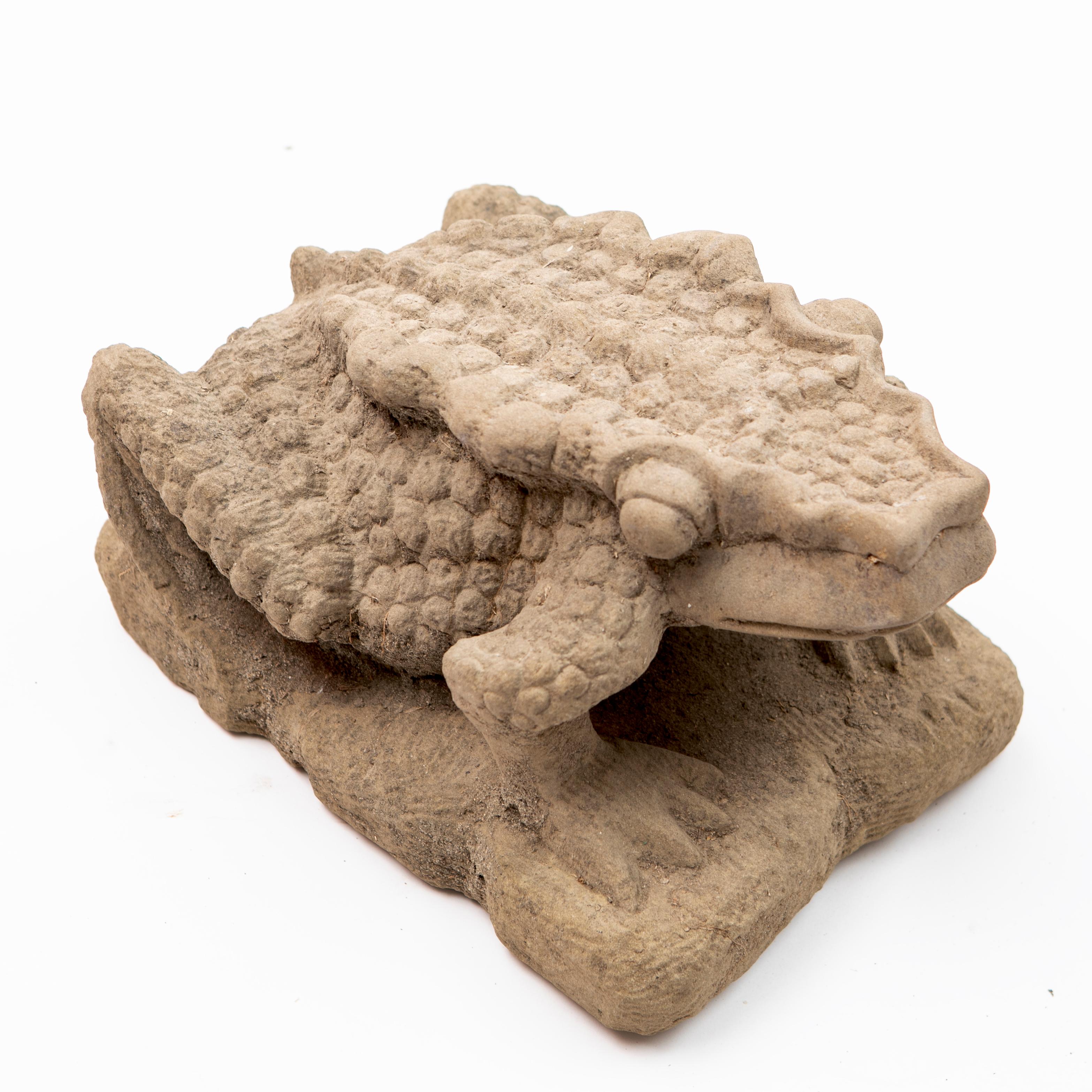 Antique 17-18th Century Carved Sandstone Sculpture of Frog In Good Condition For Sale In Kastrup, DK
