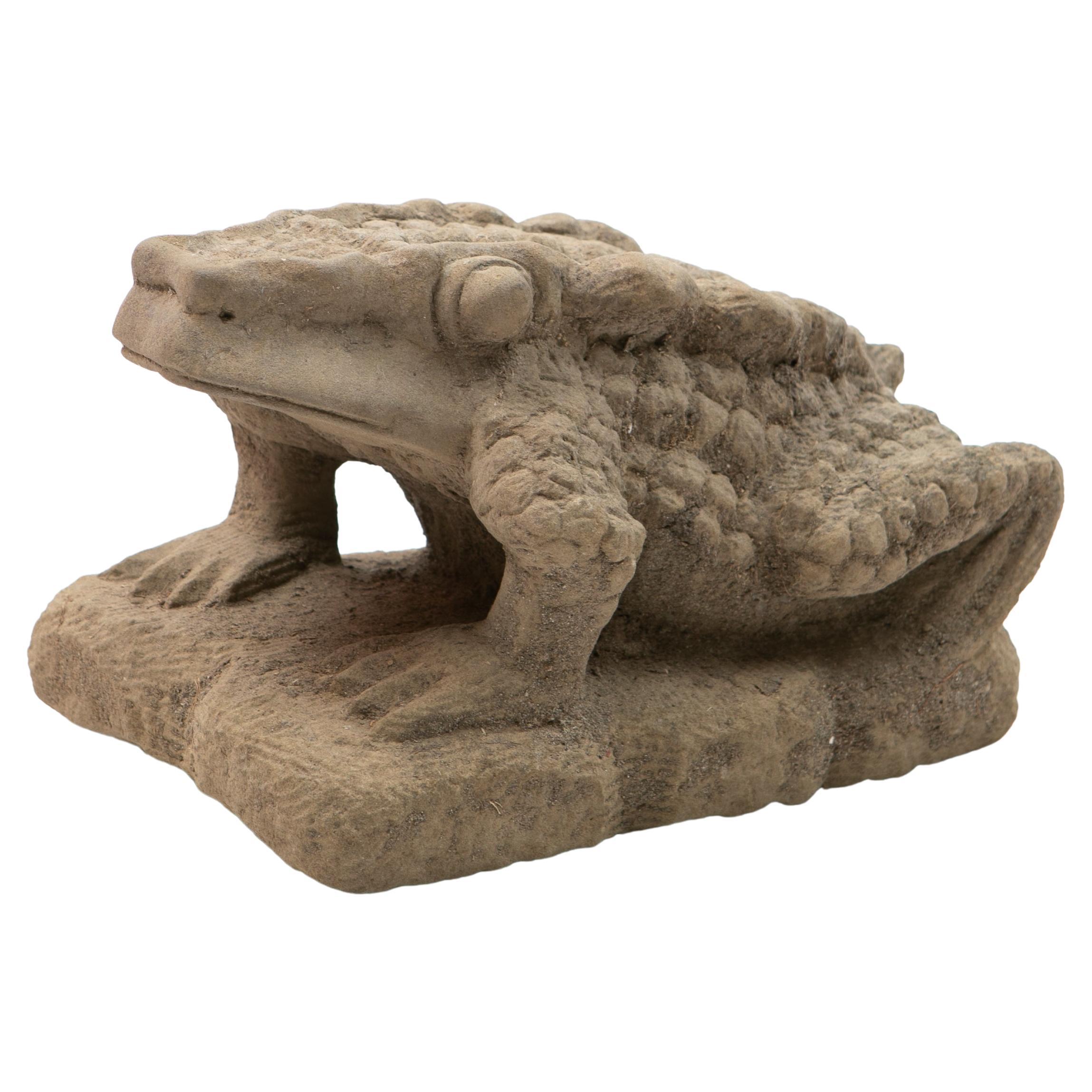 17-18ème Ctr. Sculpture de grenouille en grès sculpté en vente