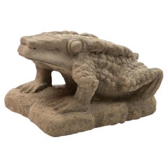 Sculpture ancienne de grenouille en grès sculpté du 17e-18e siècle