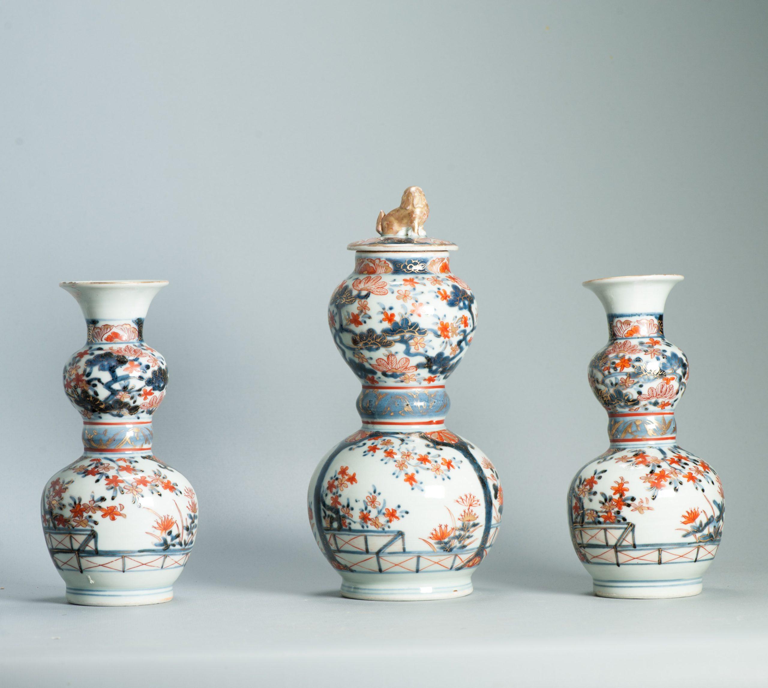 Ancienne 1700-1720 Porcelaine japonaise Imari Edo Garniture Vase Fleurs Shishi en vente 9