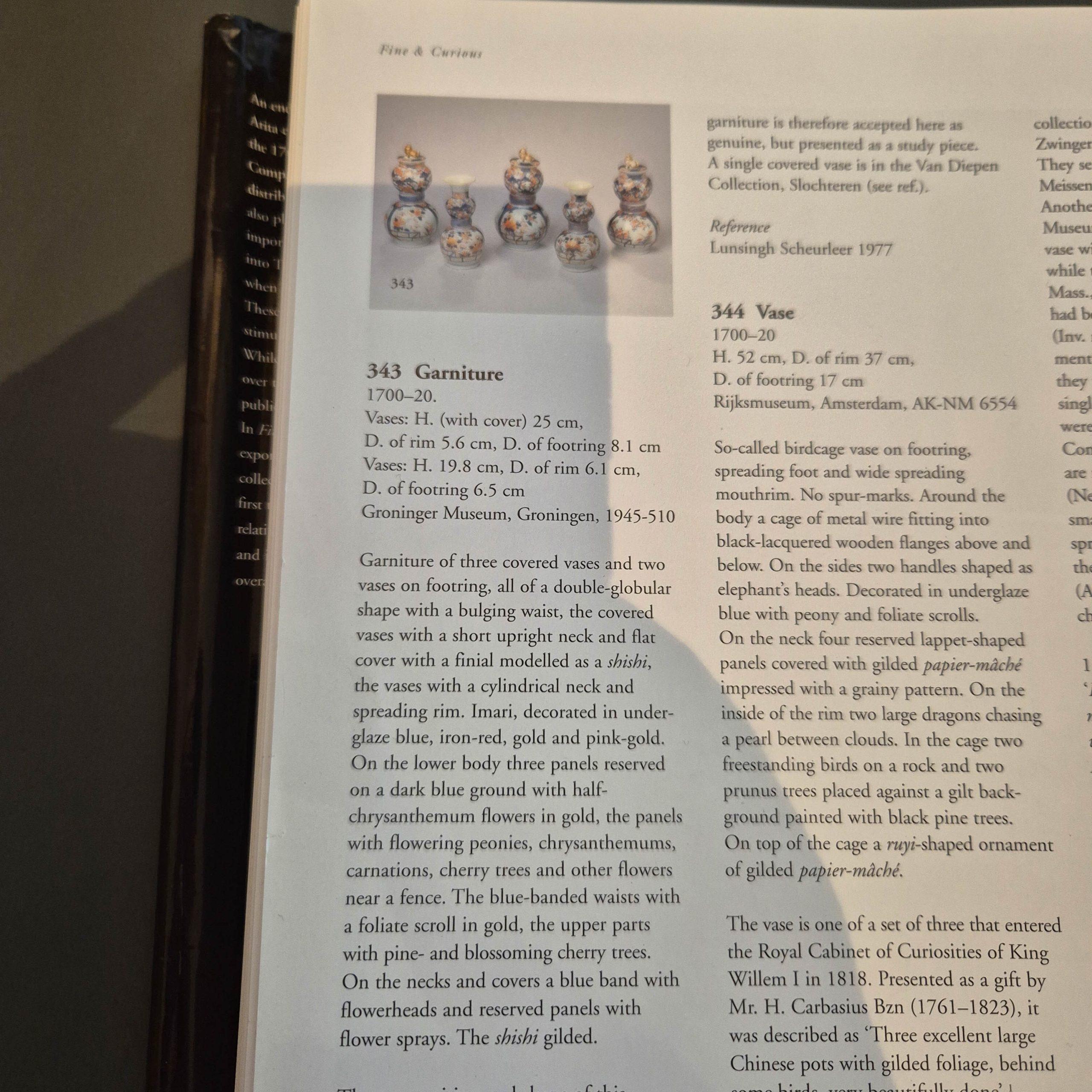 Ancienne 1700-1720 Porcelaine japonaise Imari Edo Garniture Vase Fleurs Shishi en vente 1