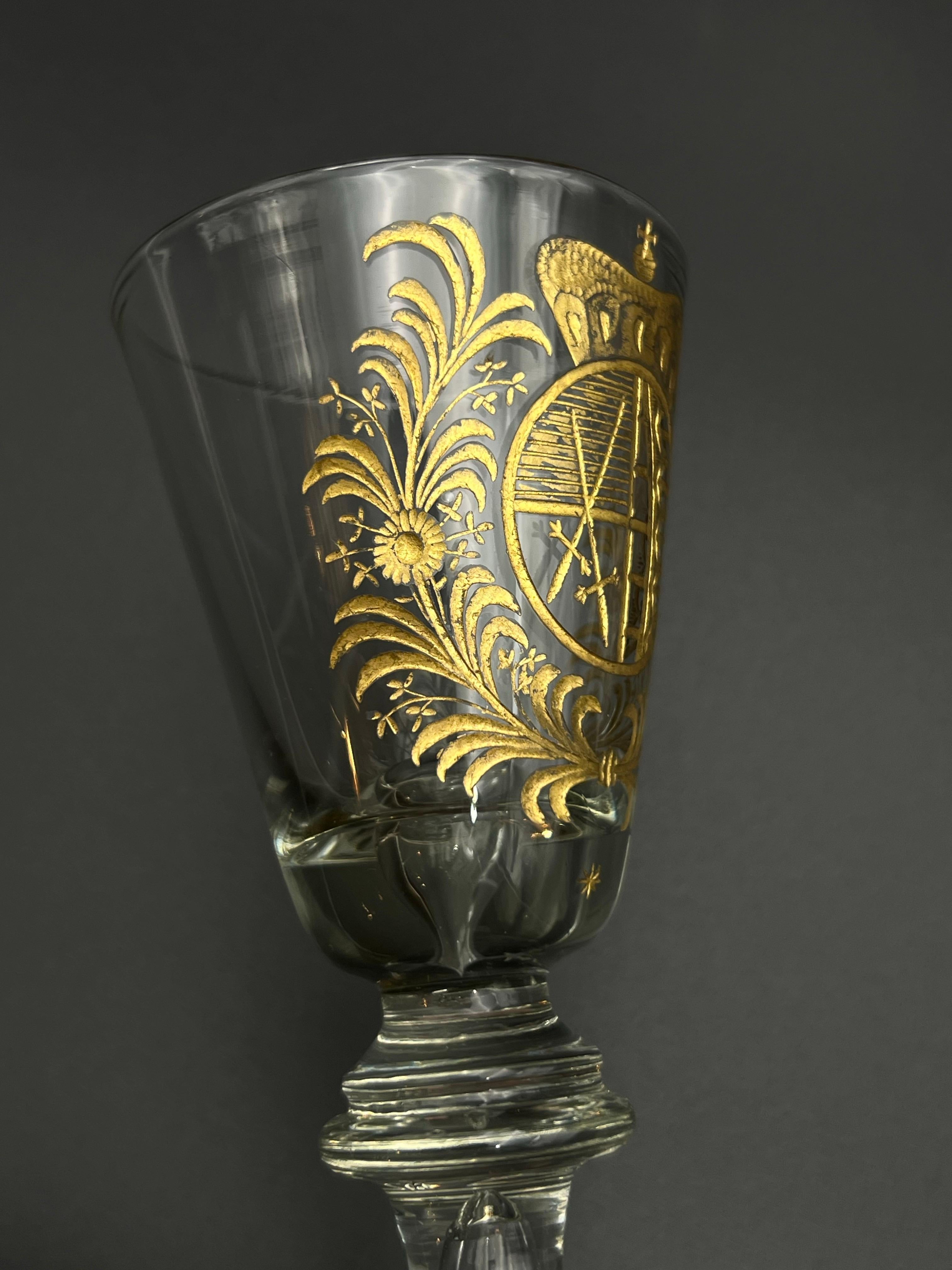 Copa de vino antigua de 1700 con grabado - Escudo de armas en venta 3