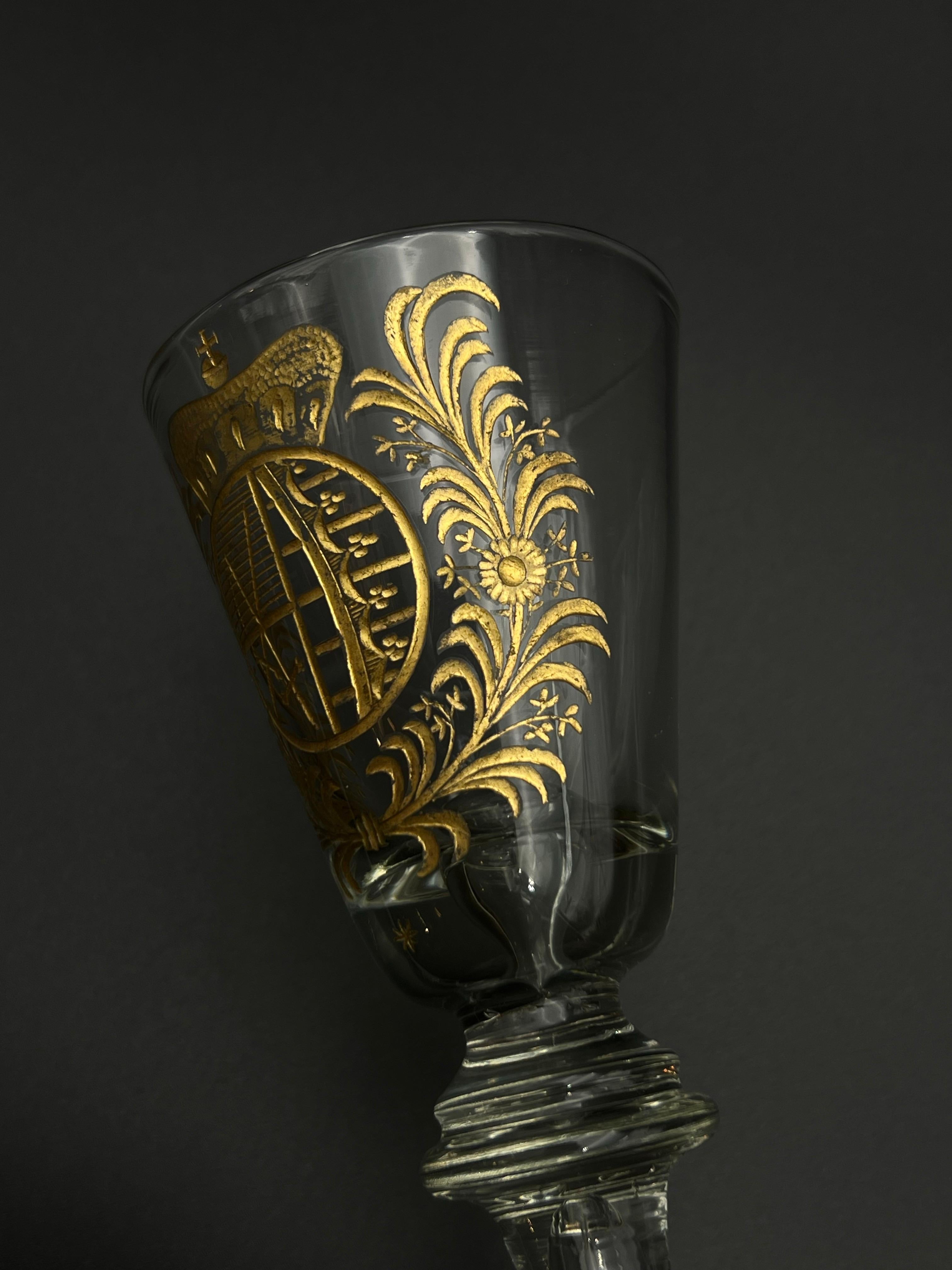 Copa de vino antigua de 1700 con grabado - Escudo de armas en venta 4