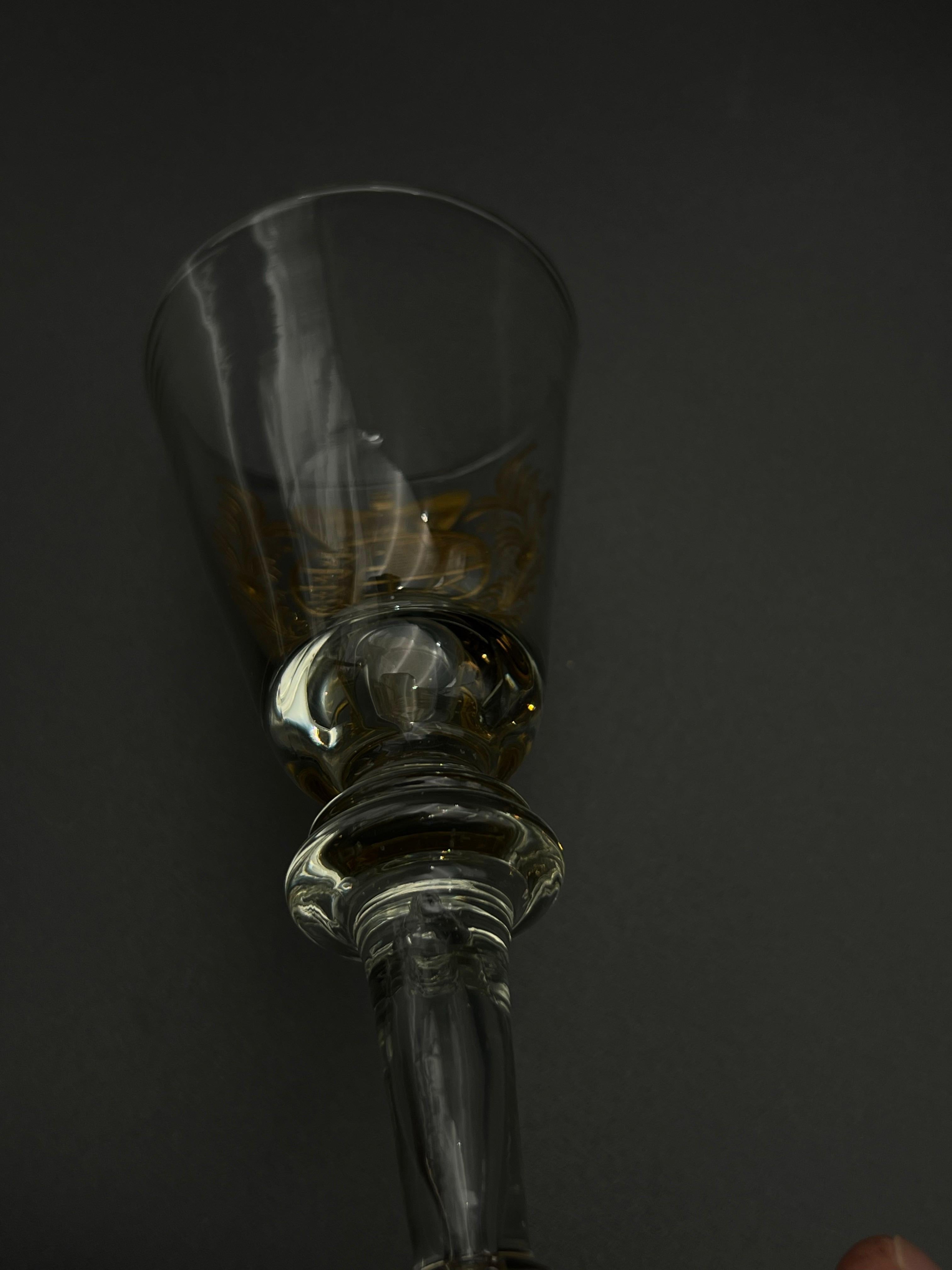 Copa de vino antigua de 1700 con grabado - Escudo de armas en venta 5