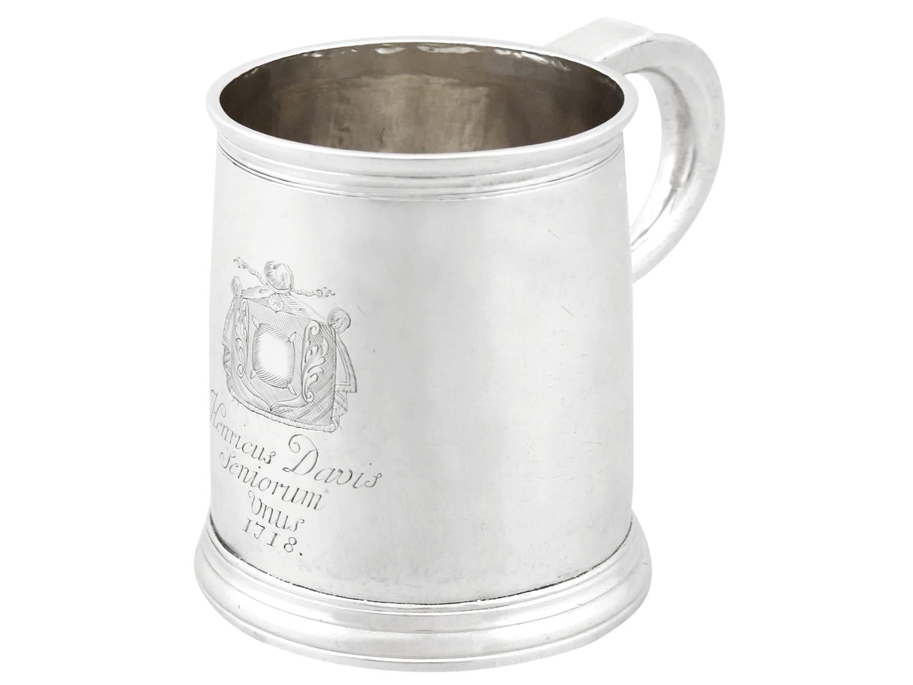 Anglais Antique 1718 George I Britannia Tasse en argent avec poinçons de Londres en vente