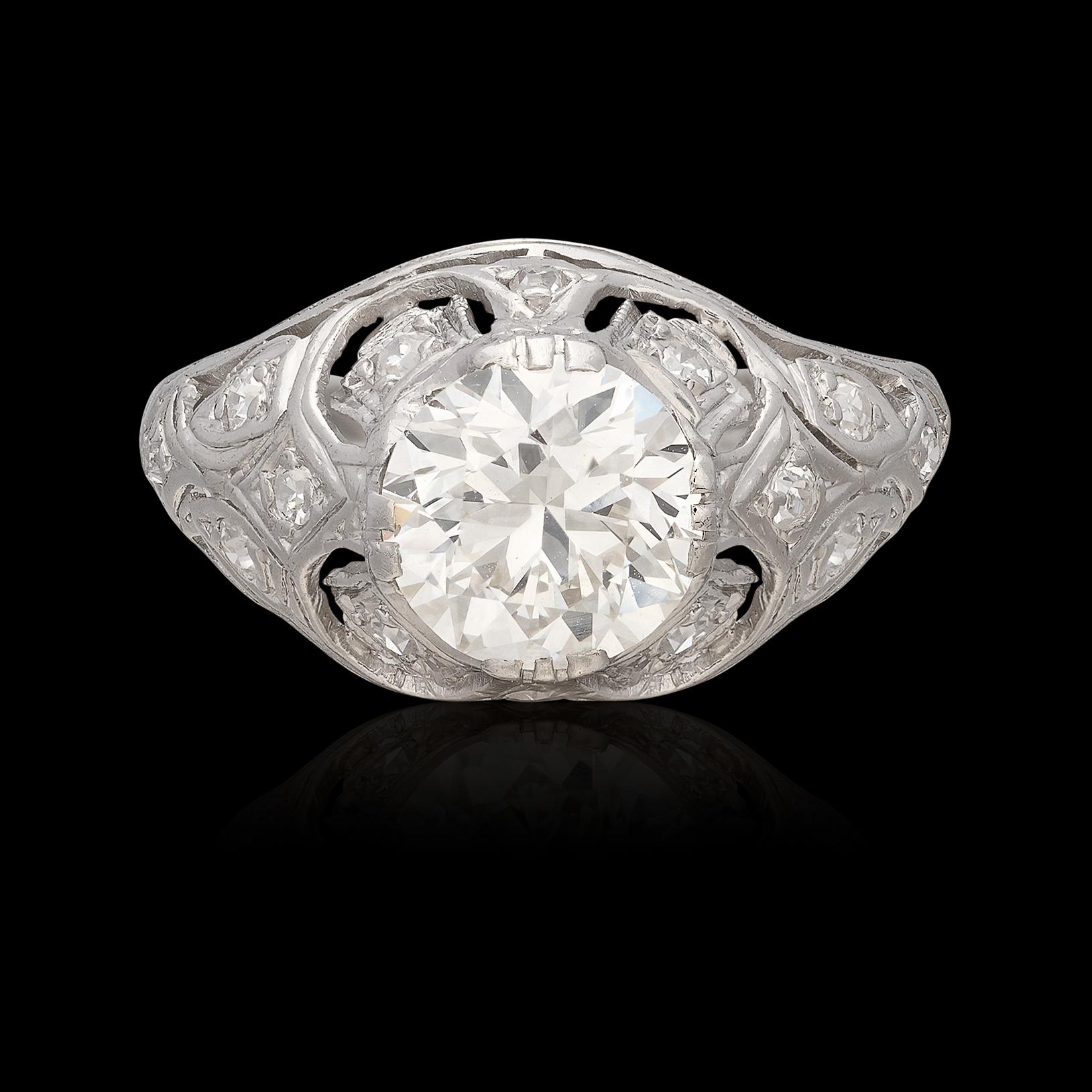 Old European Cut Antique 1.72-cts Diamond & Platinum Engagement Ring For Sale