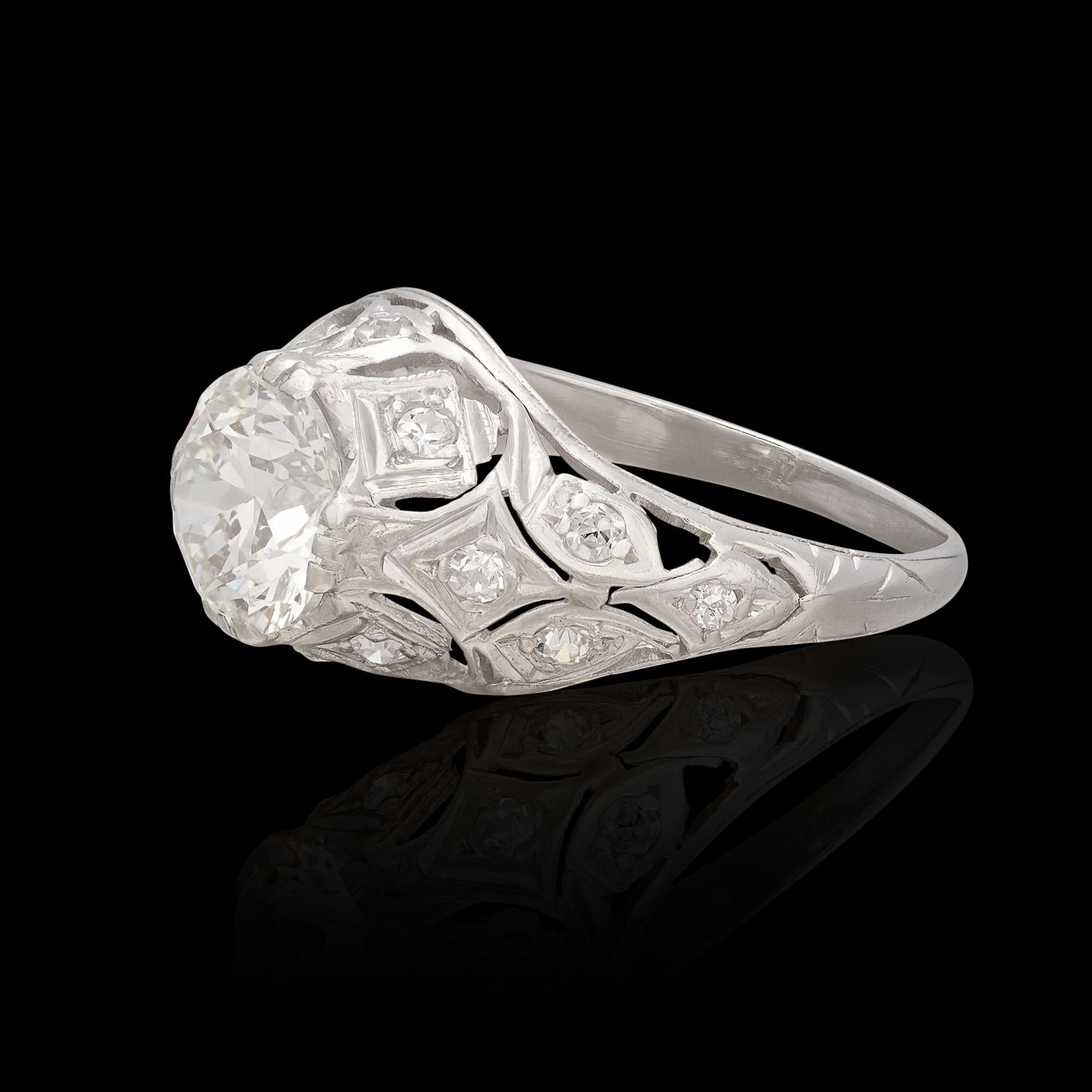 Women's Antique 1.72-cts Diamond & Platinum Engagement Ring For Sale