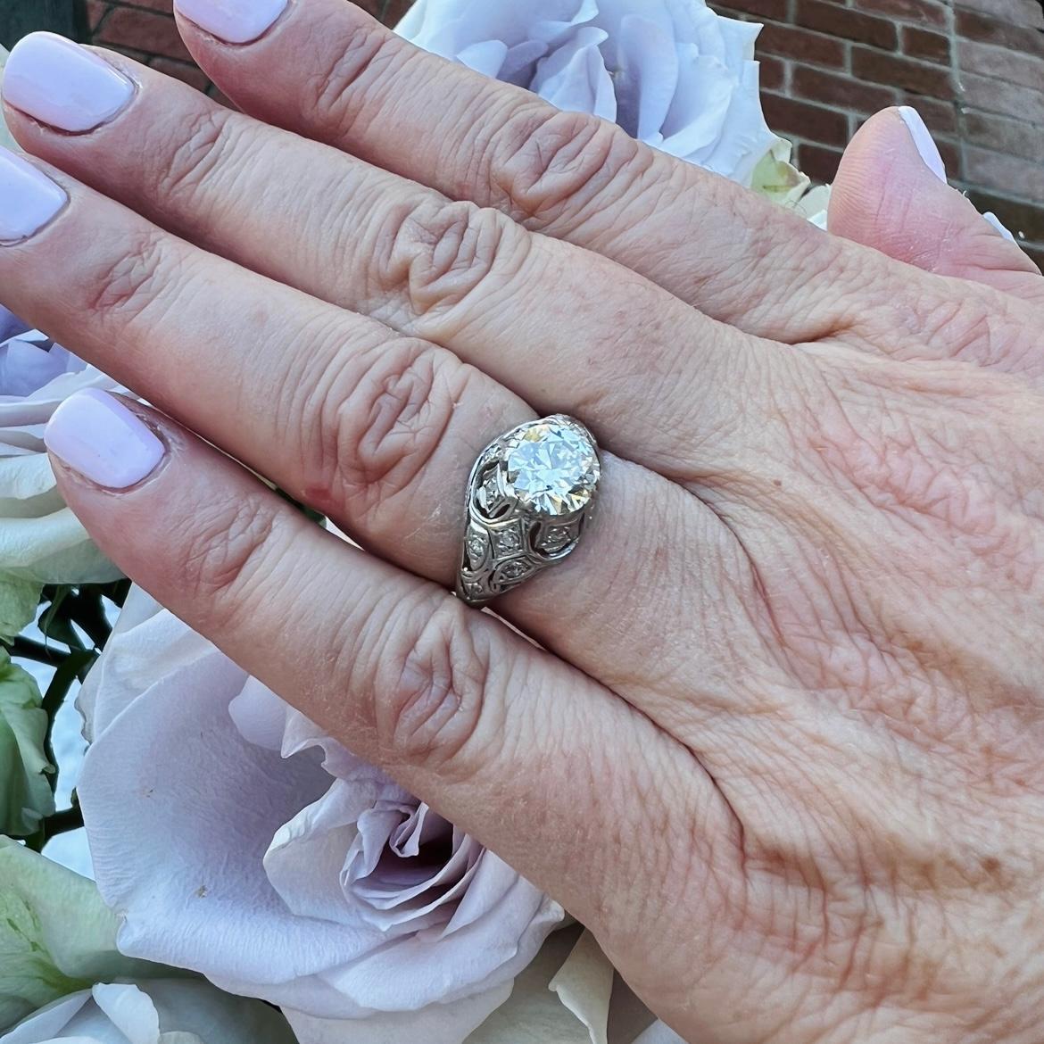 Antique 1.72-cts Diamond & Platinum Engagement Ring For Sale 1