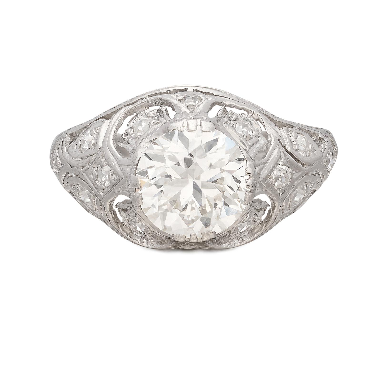 Antique 1.72-cts Diamond & Platinum Engagement Ring For Sale 3