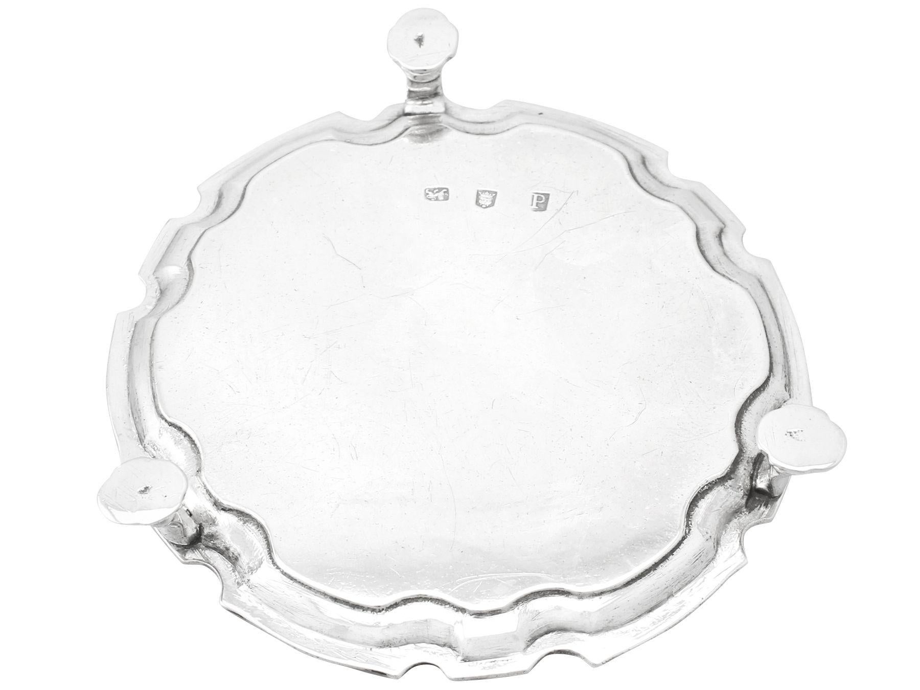 Assiette de service ancienne en argent sterling 1730 en vente 1