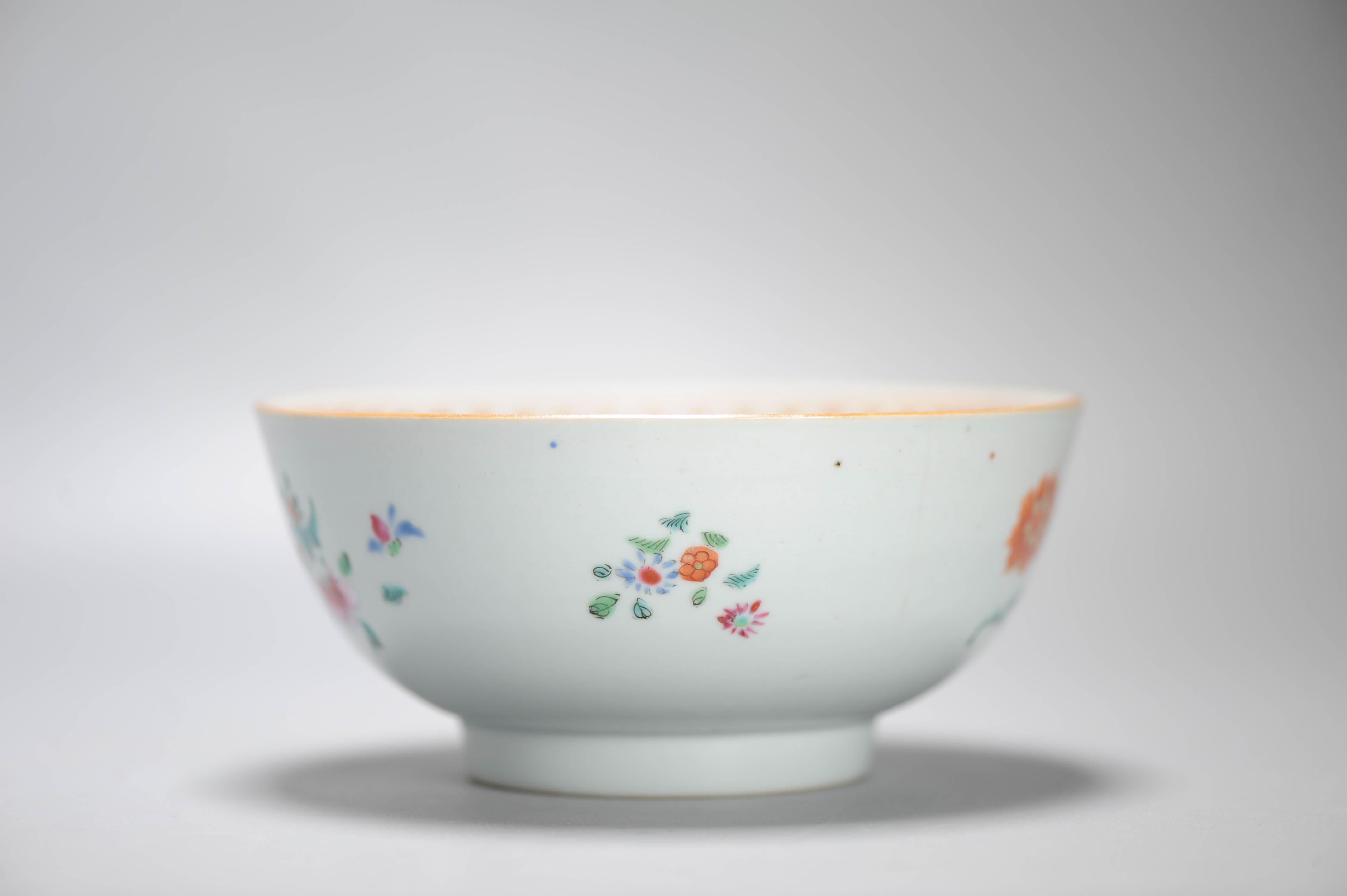 Qing Bol en porcelaine chinoise antique Qianlong Rose Figural Période 1740-1750 en vente