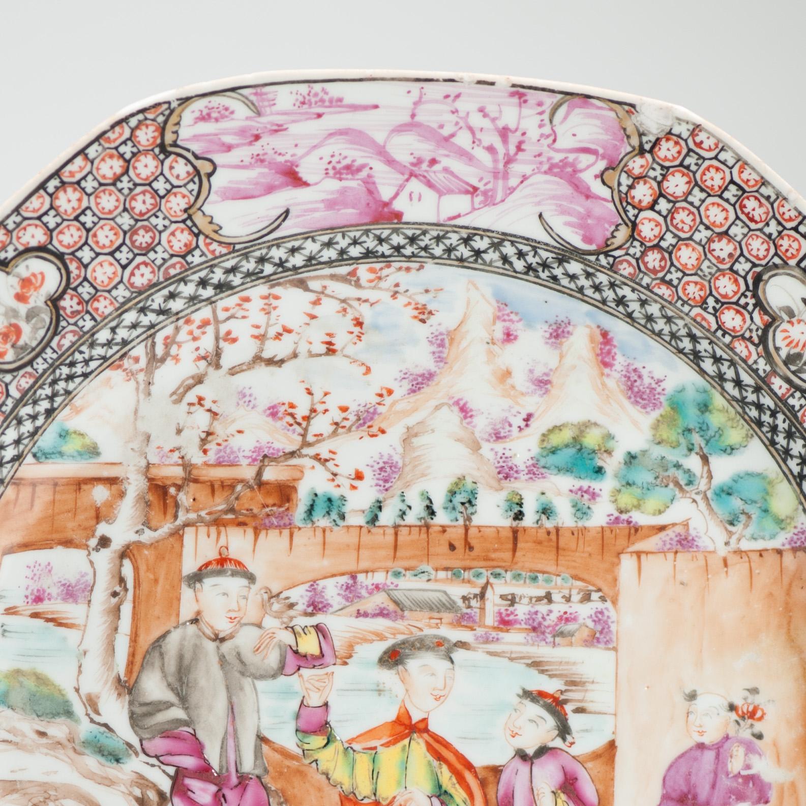 Qing Antique 1740-1750 Chinese Porcelain Dish China Figural Rose Qianlong Period For Sale