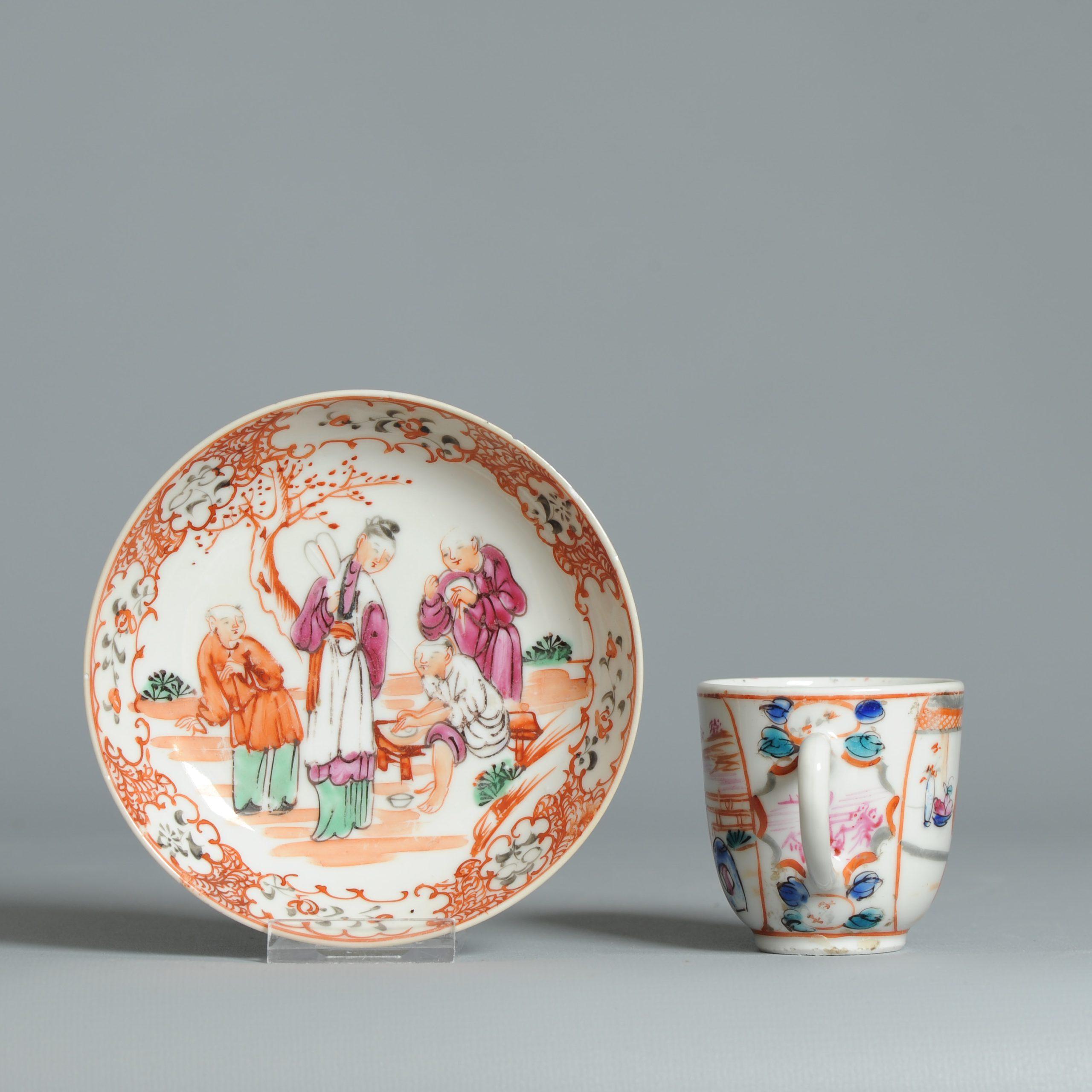 Beschreibung
Wir teilen mit Ihnen dieses sehr schöne Beispiel von Mandarinware aus dem 18. Datiert auf etwa 1740-1760.
Szene in absoluter Spitzenqualität
Sehr reichhaltig verziert.

11-3-2025

Bedingung
Nur Rimfrit auf Untertasse. Tasse perfekt.