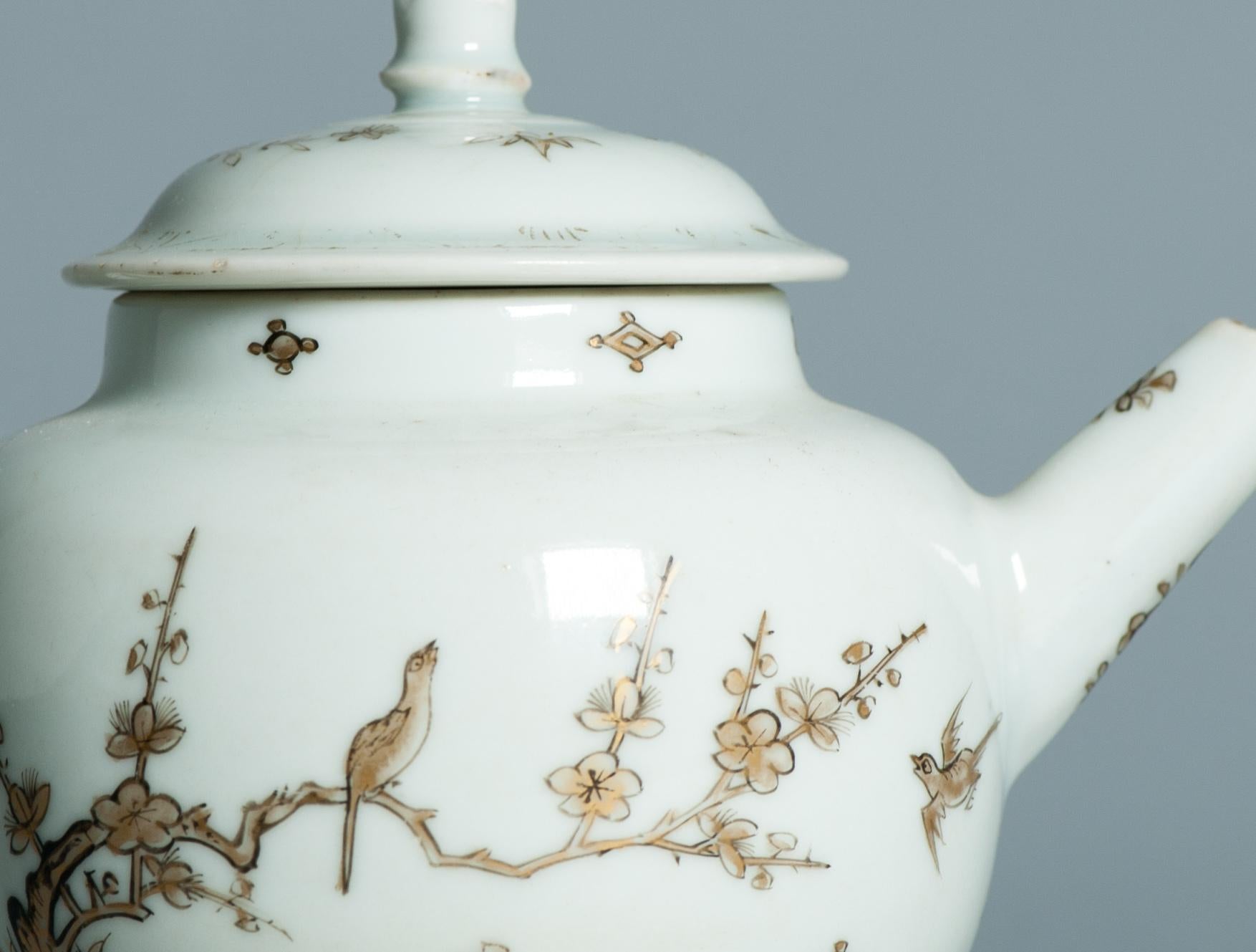 Antique 1740-1760 Chinese Porcelain Teapot China Gold Decoration Qianlong Period For Sale 5
