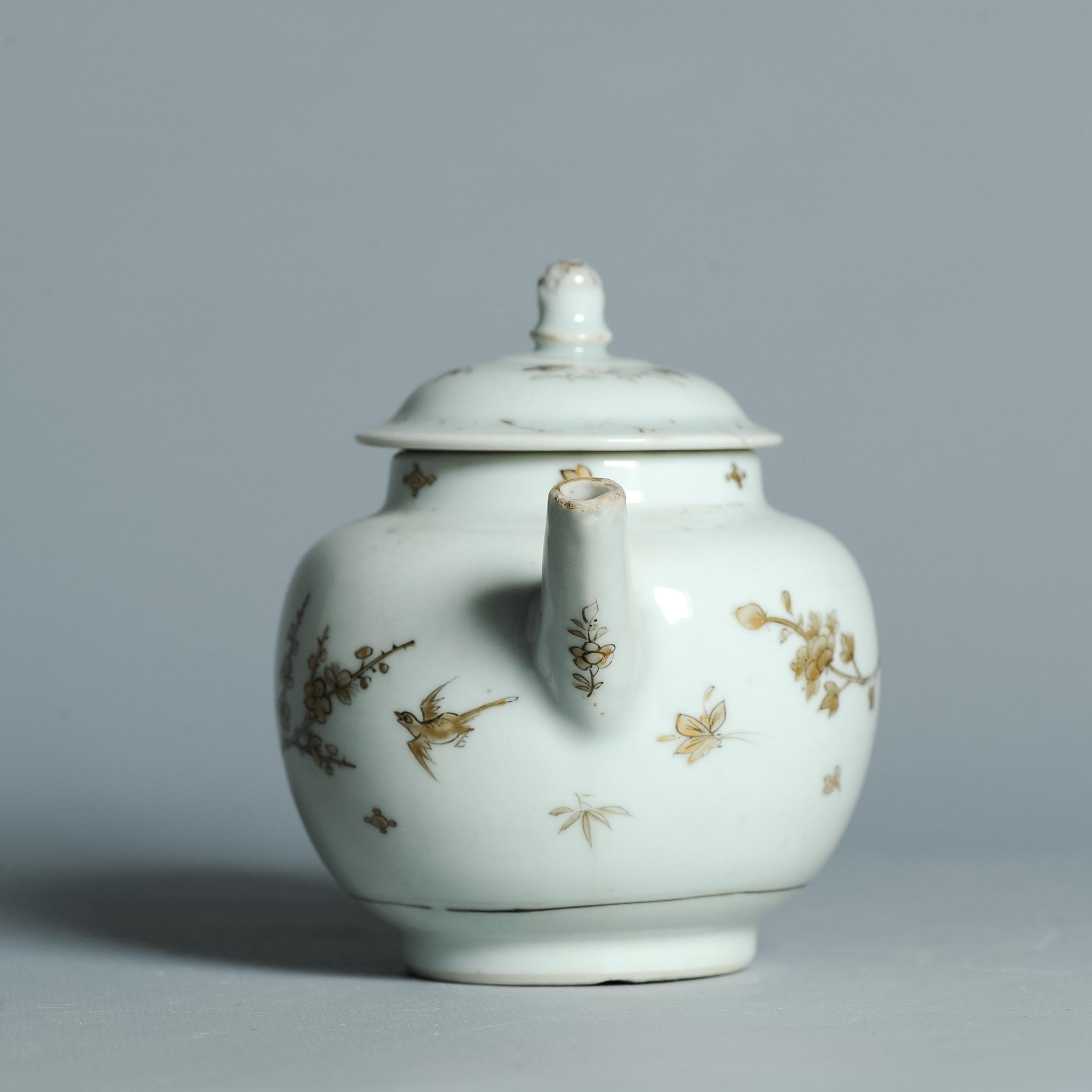 Antique 1740-1760 Chinese Porcelain Teapot China Gold Decoration Qianlong Period For Sale 8
