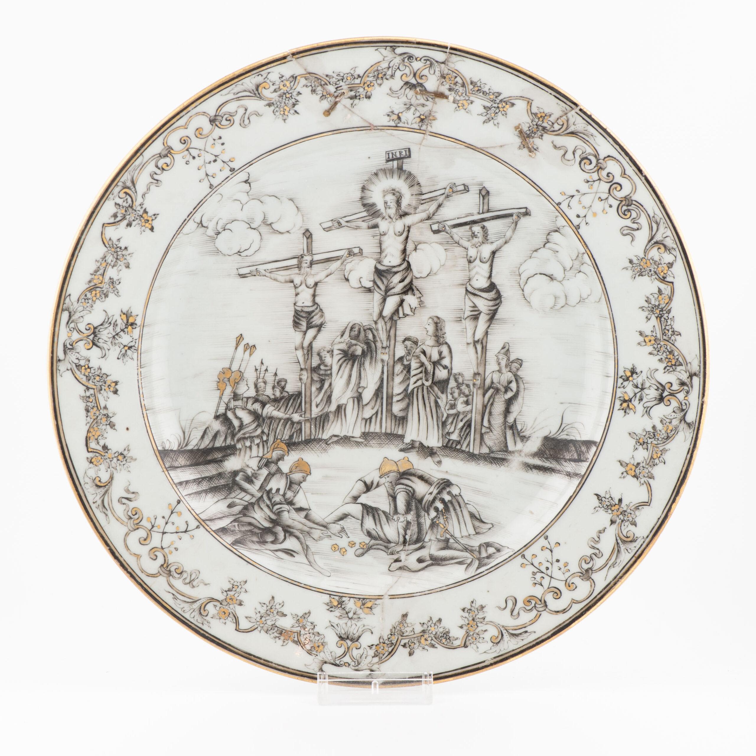 Damaged, but the best painted version I have ever seen
Sharing with you this fantastic and unusual Chinese porcelain dish. Decorated in Encre de Chine or En grisaille. The centre with a carefully drawn scene of 