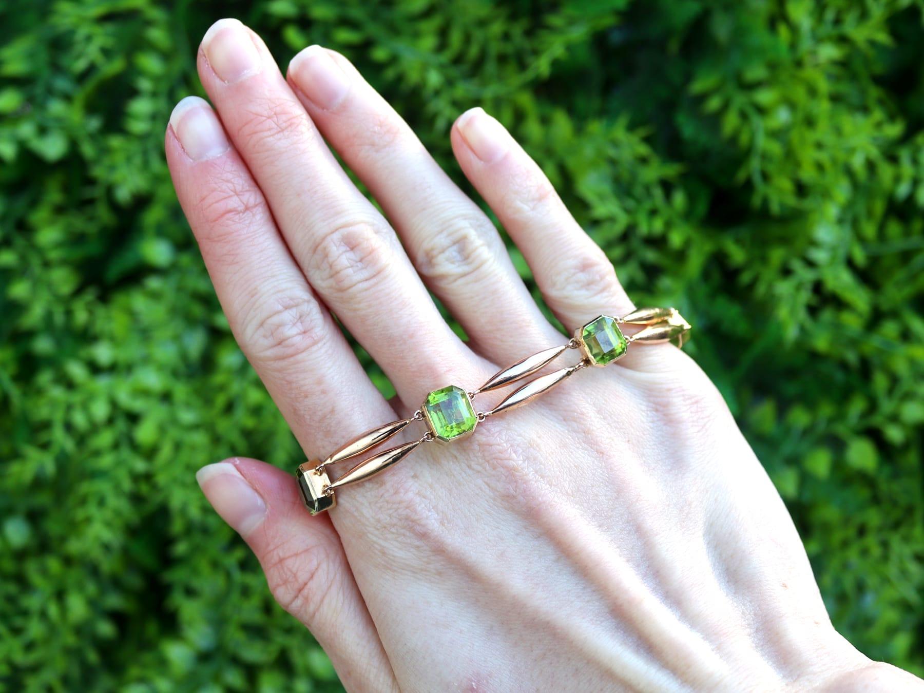 A stunning, fine and impressive 17.50 carat peridot and 15 karat rose gold bracelet; part of our diverse antique jewelry and estate jewelry collections.

This stunning, fine and impressive antique bracelet has been crafted in 15k rose gold.

The
