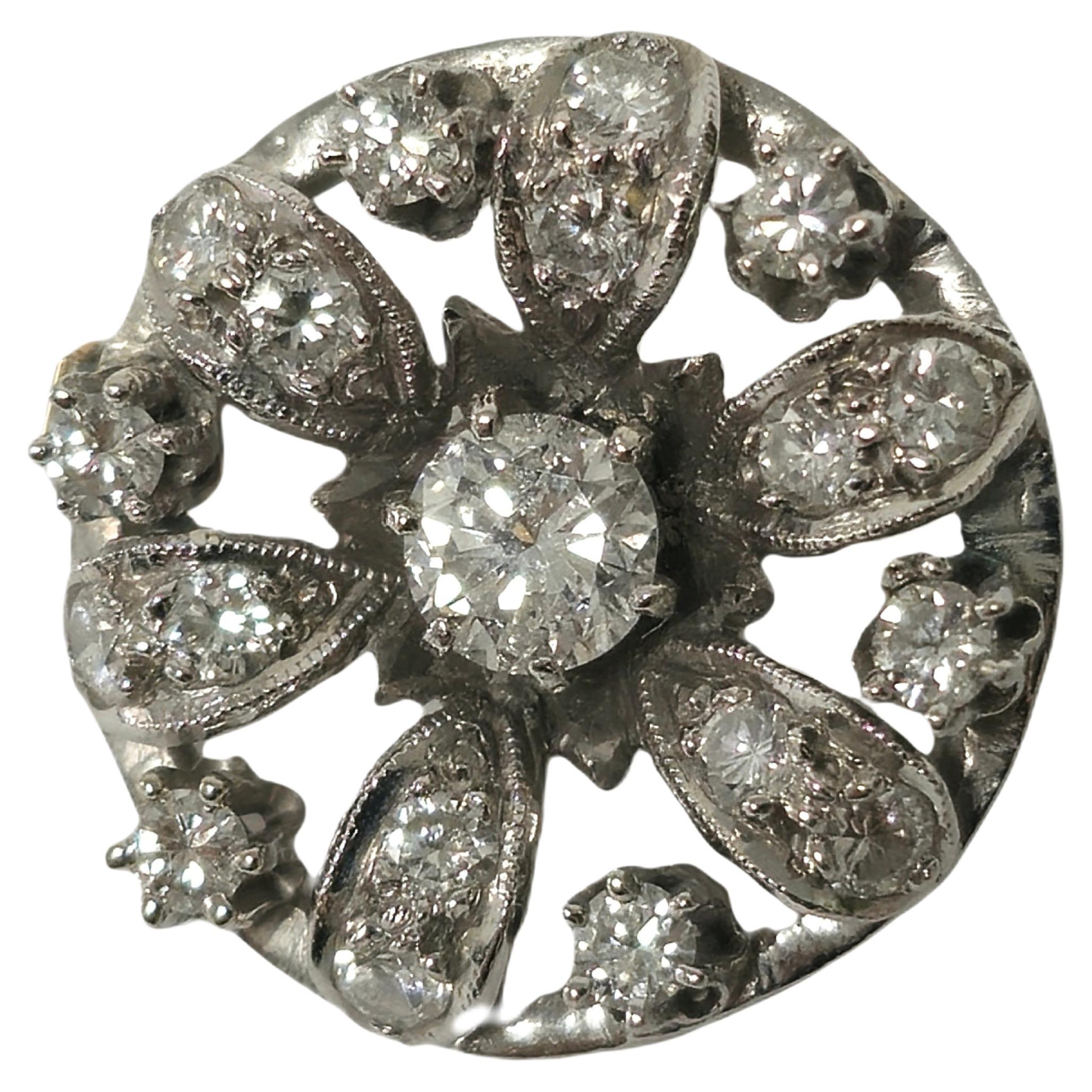 Broche femme ancienne en platine et diamant de 1,75 ct. en vente