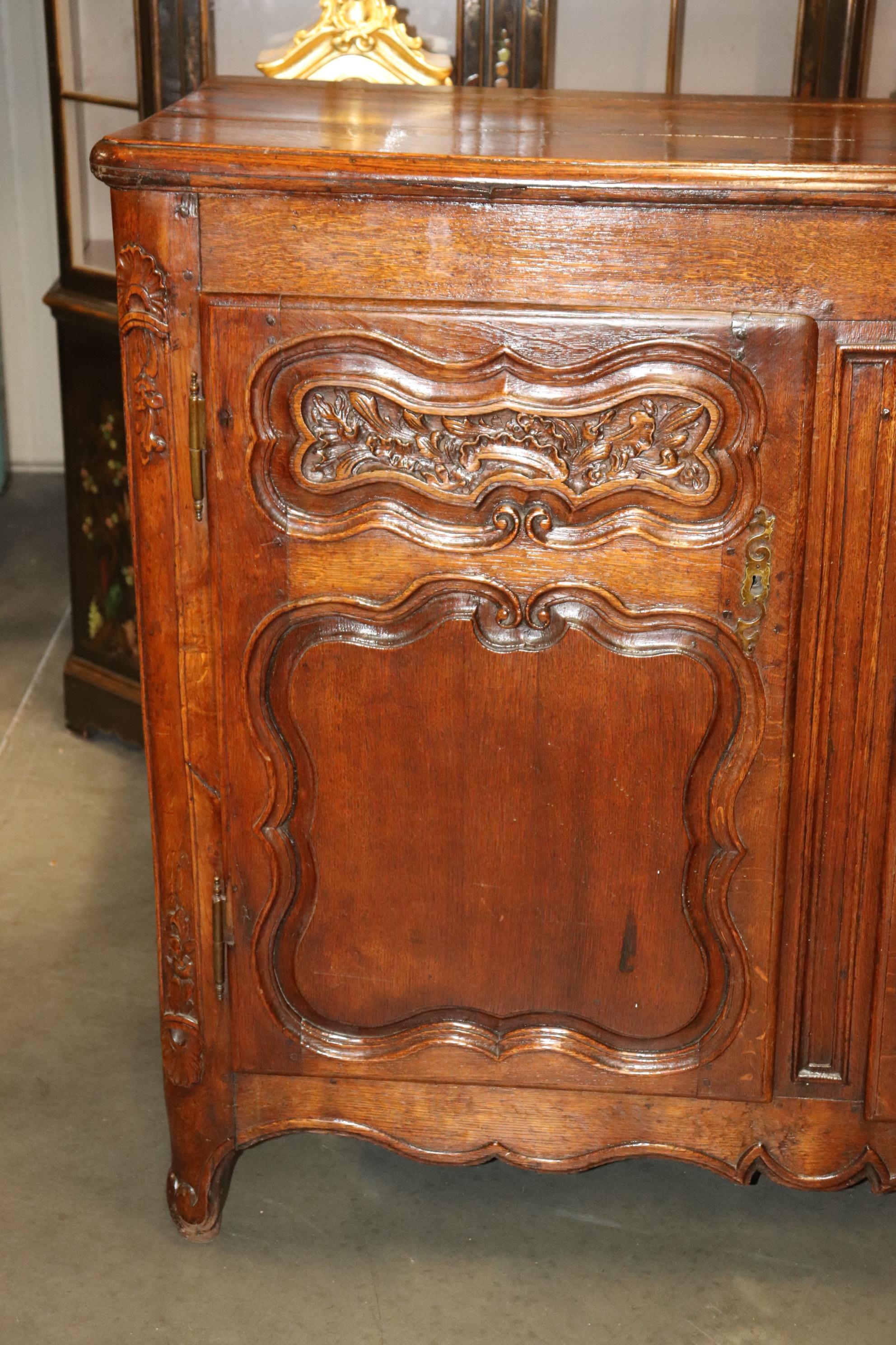 buffet en noyer ancien