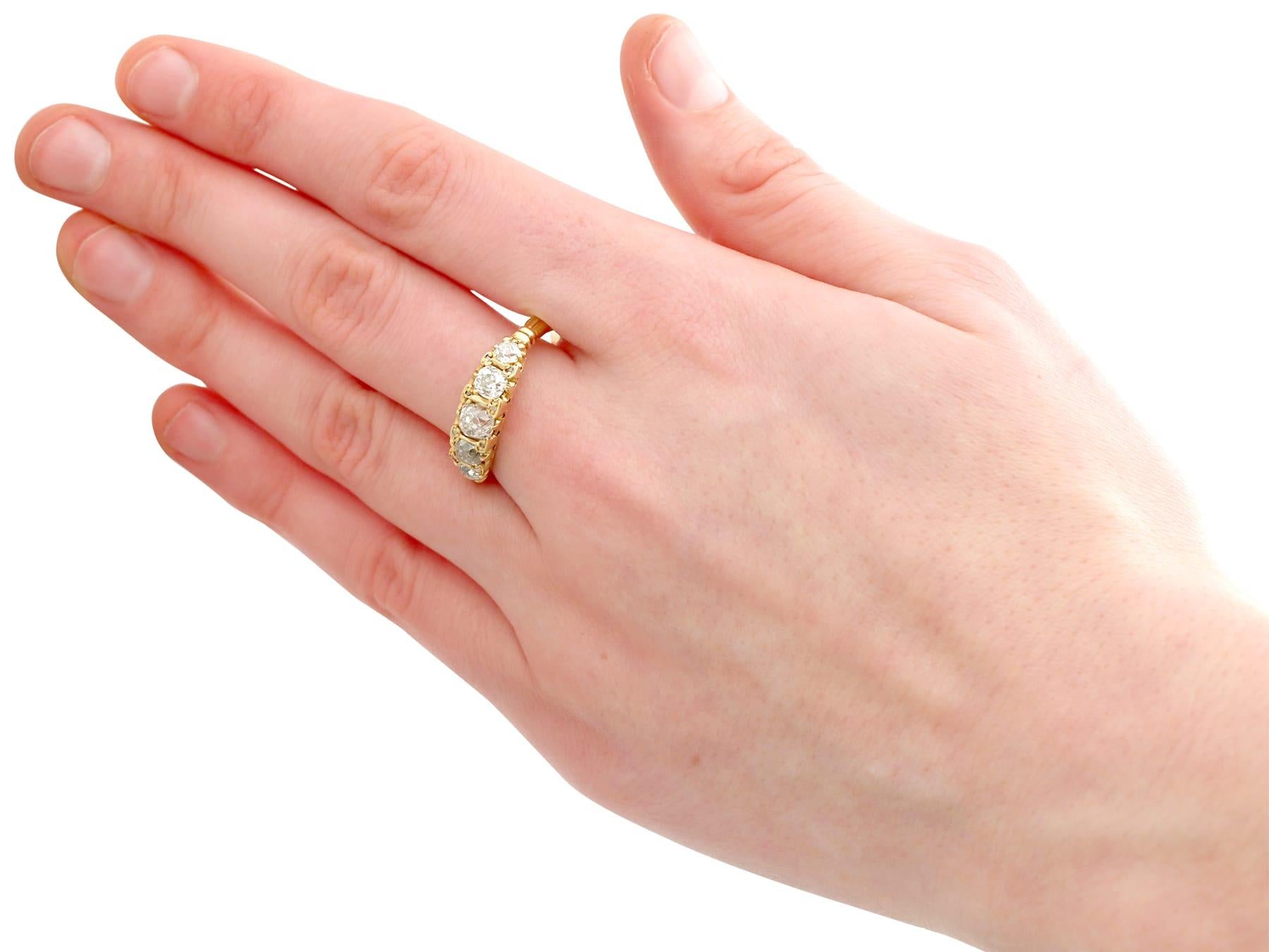 Anillo victoriano de cinco piedras de oro amarillo y diamantes de 1,78 quilates en venta 2