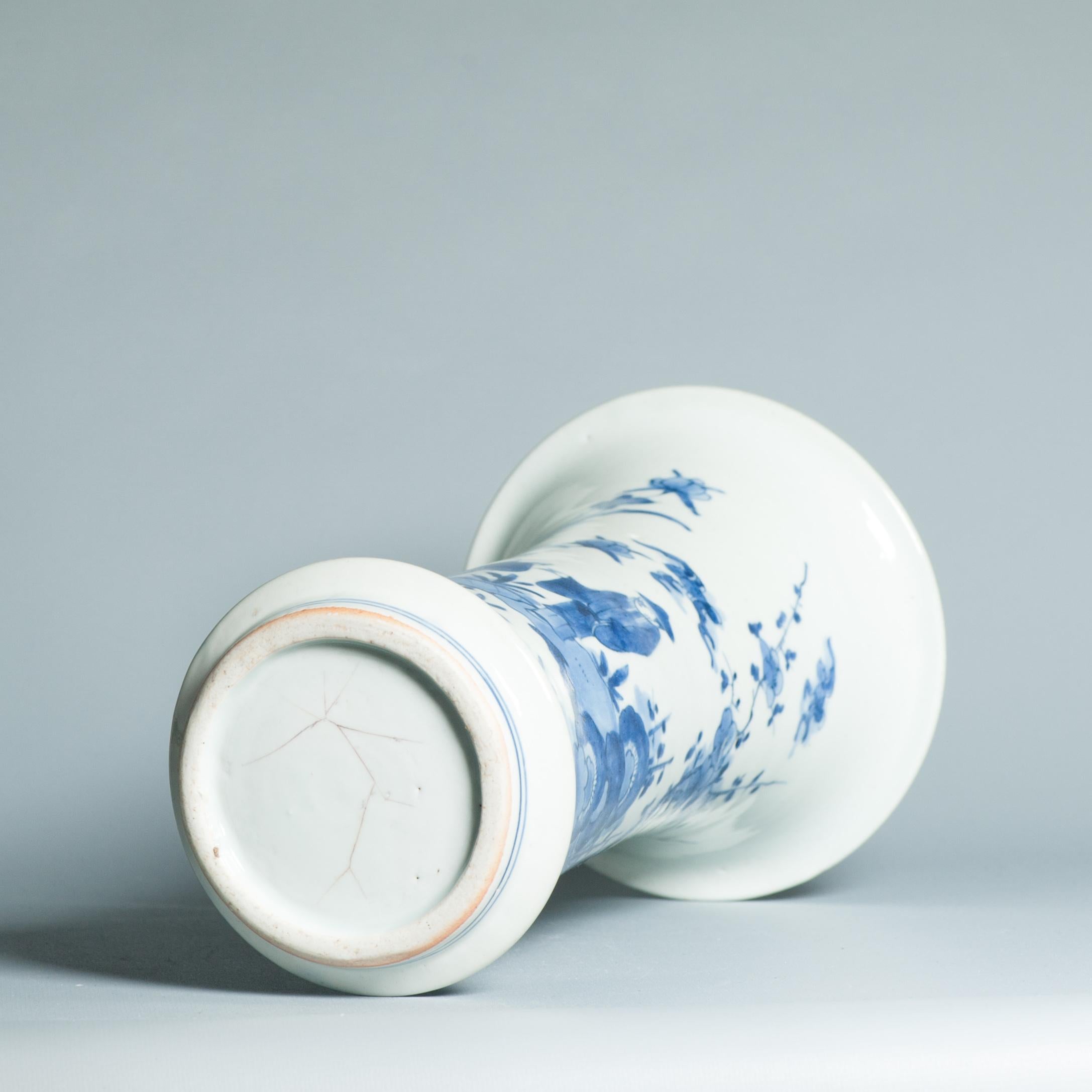 Antike 17C Japanisches Porzellan Blau Weiß Edo Periode Arita Vase Blumen im Zustand „Gut“ im Angebot in Amsterdam, Noord Holland
