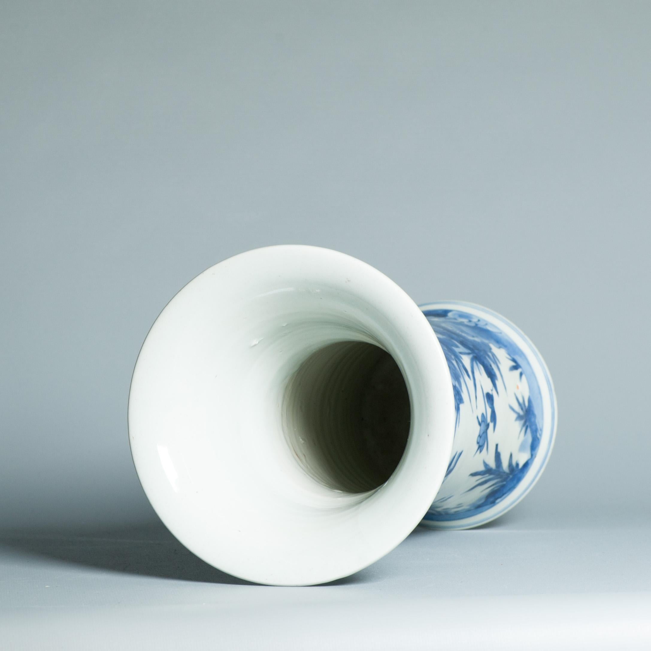 Antike 17C Japanisches Porzellan Blau Weiß Edo Periode Arita Vase Blumen (18. Jahrhundert und früher) im Angebot