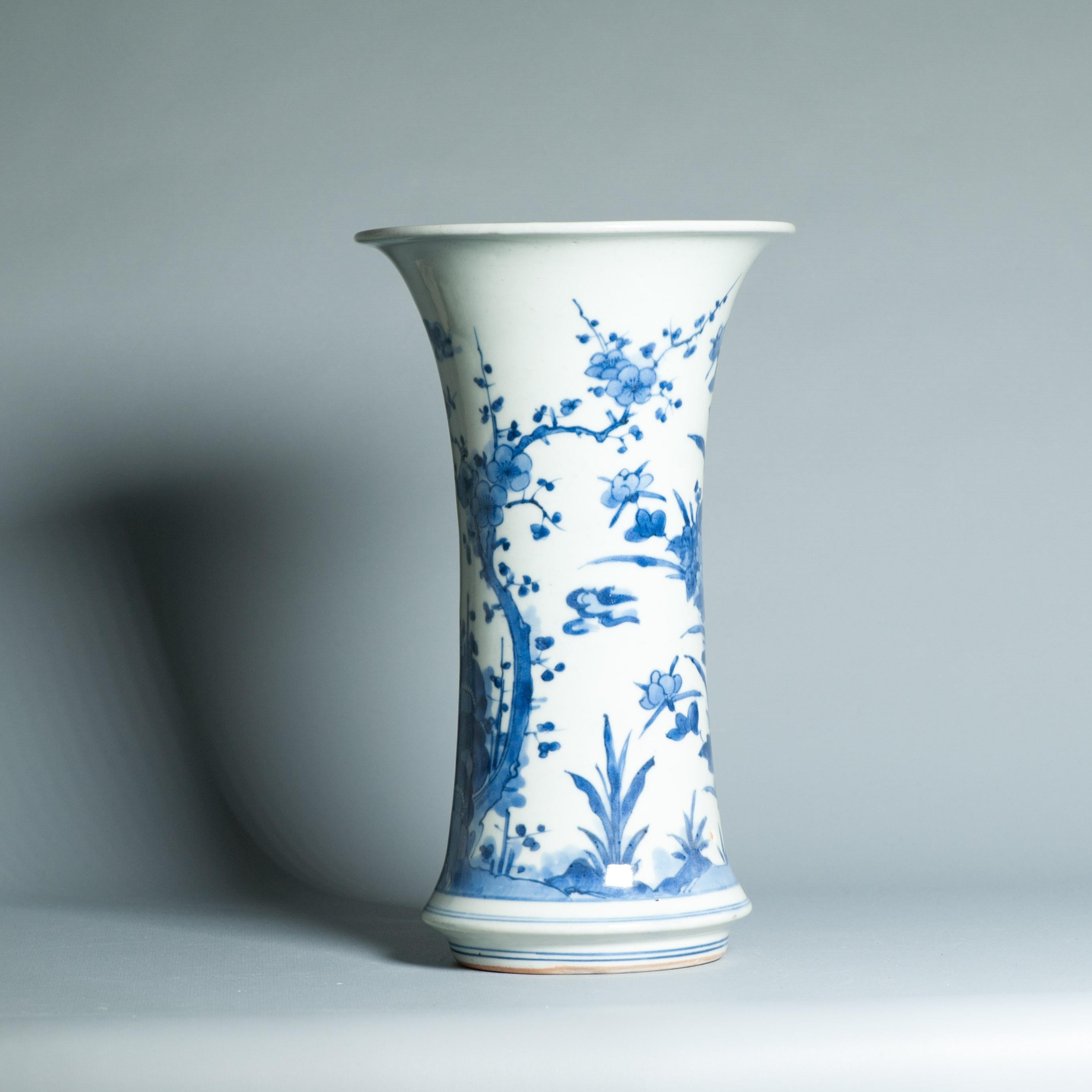 Antike 17C Japanisches Porzellan Blau Weiß Edo Periode Arita Vase Blumen im Angebot 2