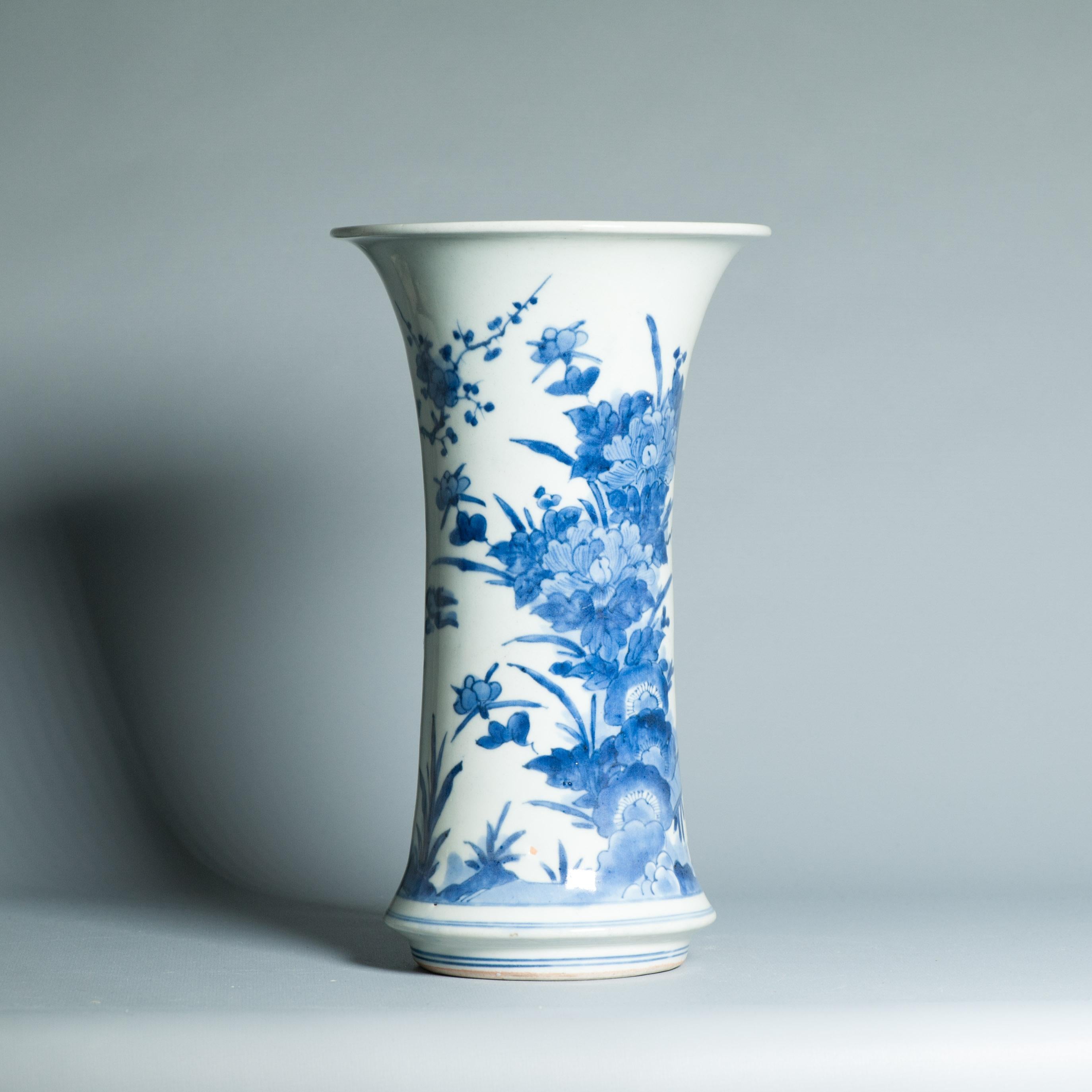 Antike 17C Japanisches Porzellan Blau Weiß Edo Periode Arita Vase Blumen im Angebot 4