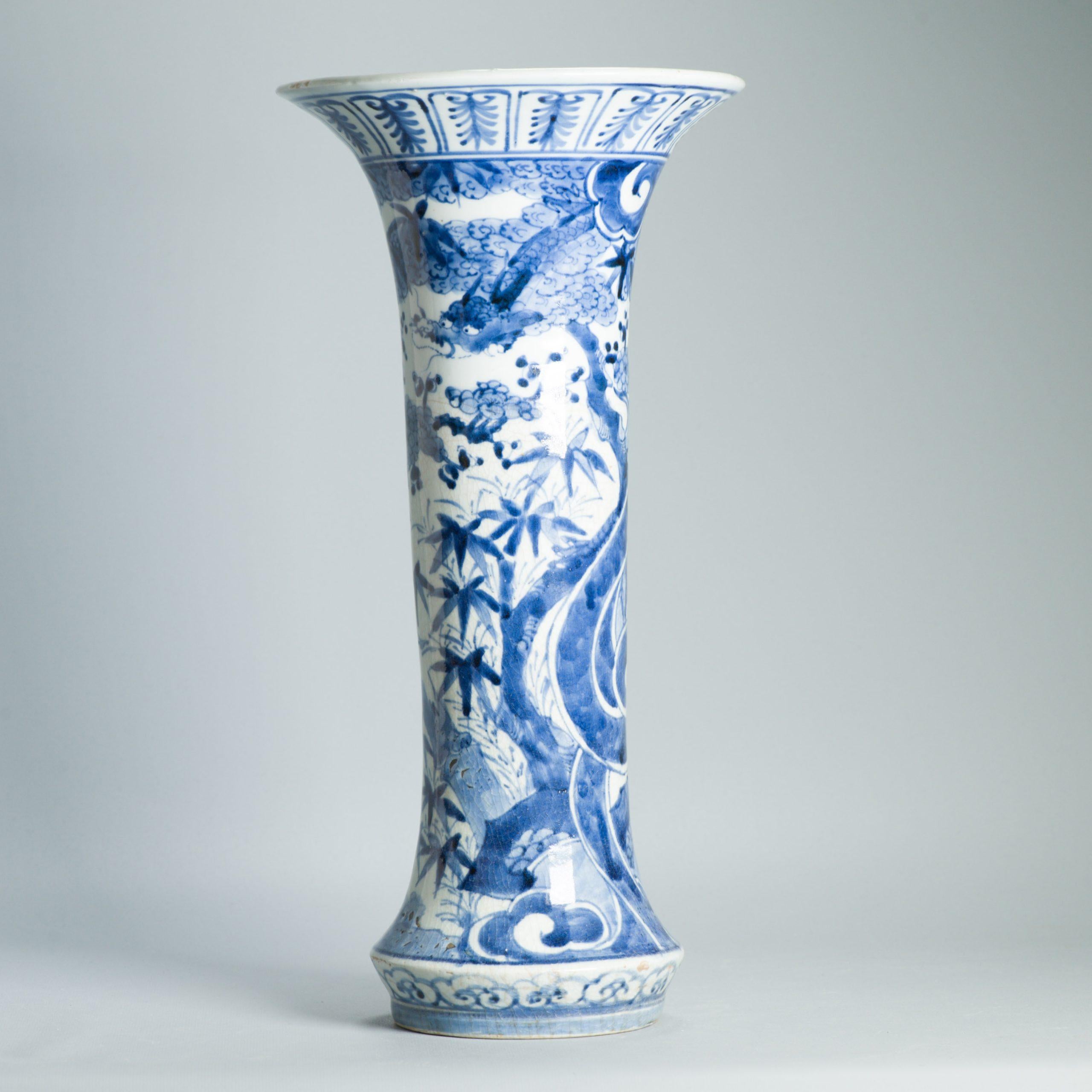Antico vaso di porcellana giapponese del 17° secolo, blu e bianco, periodo Edo, Arita, fiori e leone in vendita 8