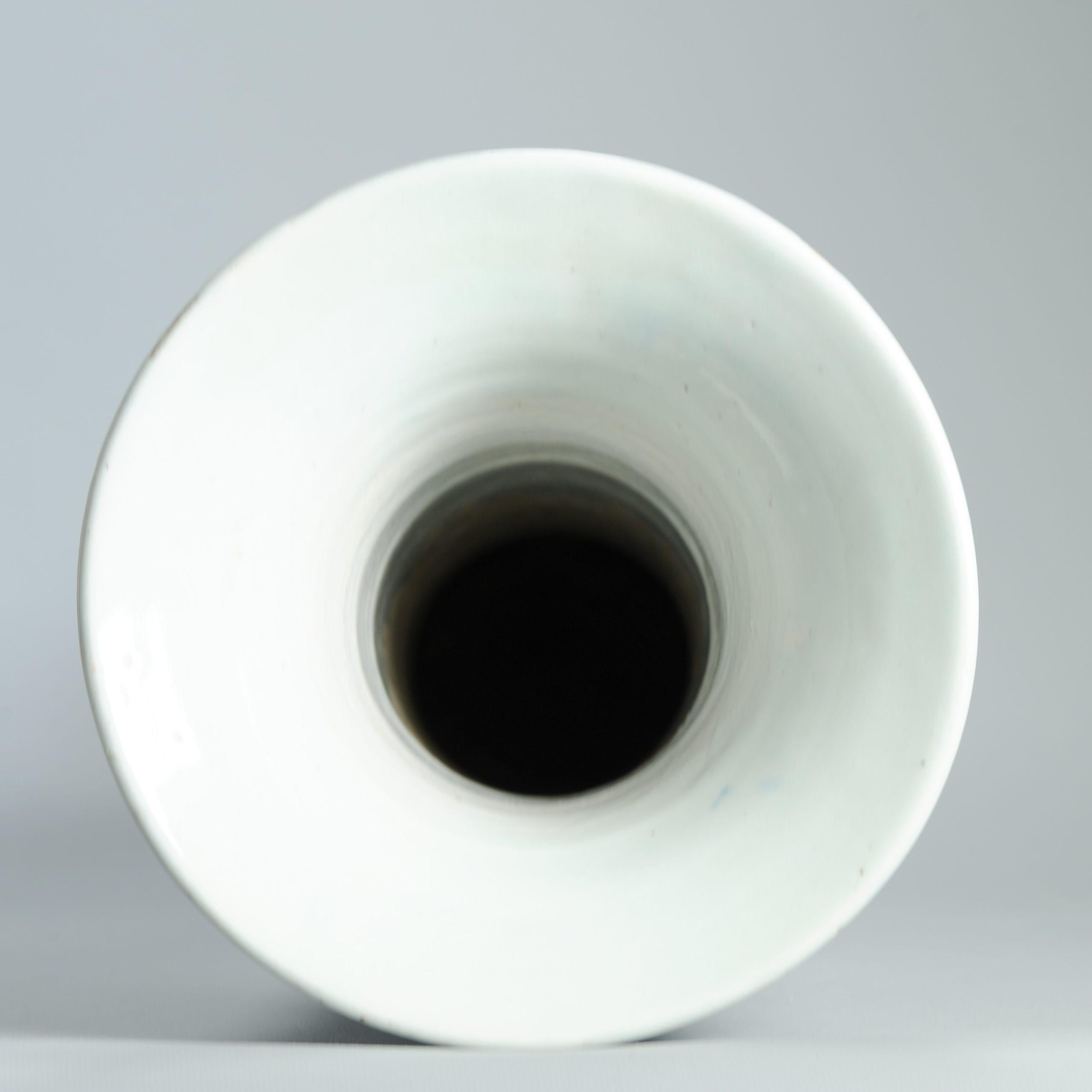 Antico vaso di porcellana giapponese del 17° secolo, blu e bianco, periodo Edo, Arita, fiori e leone in vendita 11