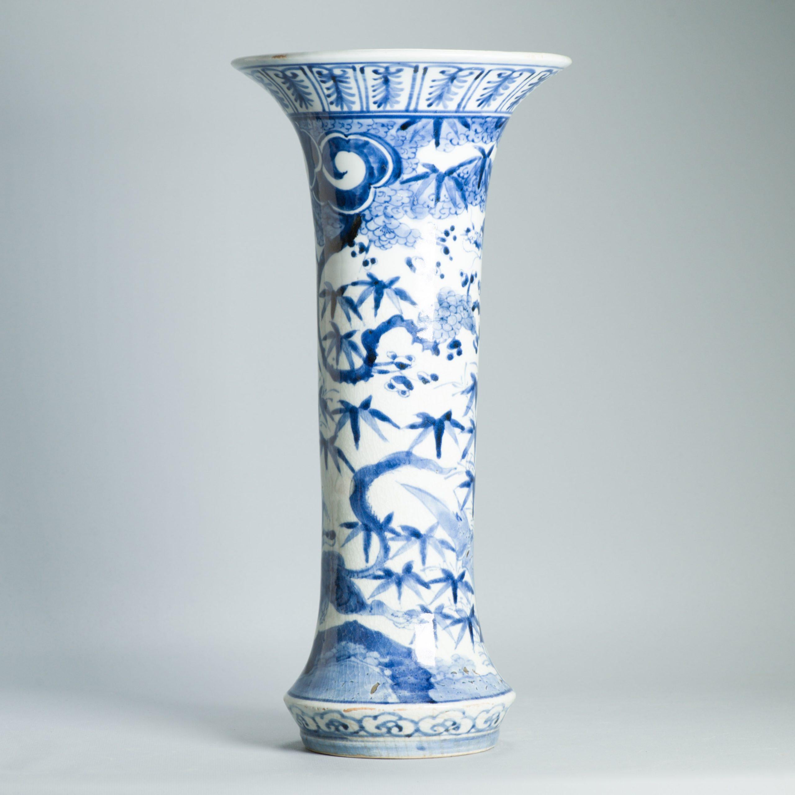 Antico vaso di porcellana giapponese del 17° secolo, blu e bianco, periodo Edo, Arita, fiori e leone in vendita 1