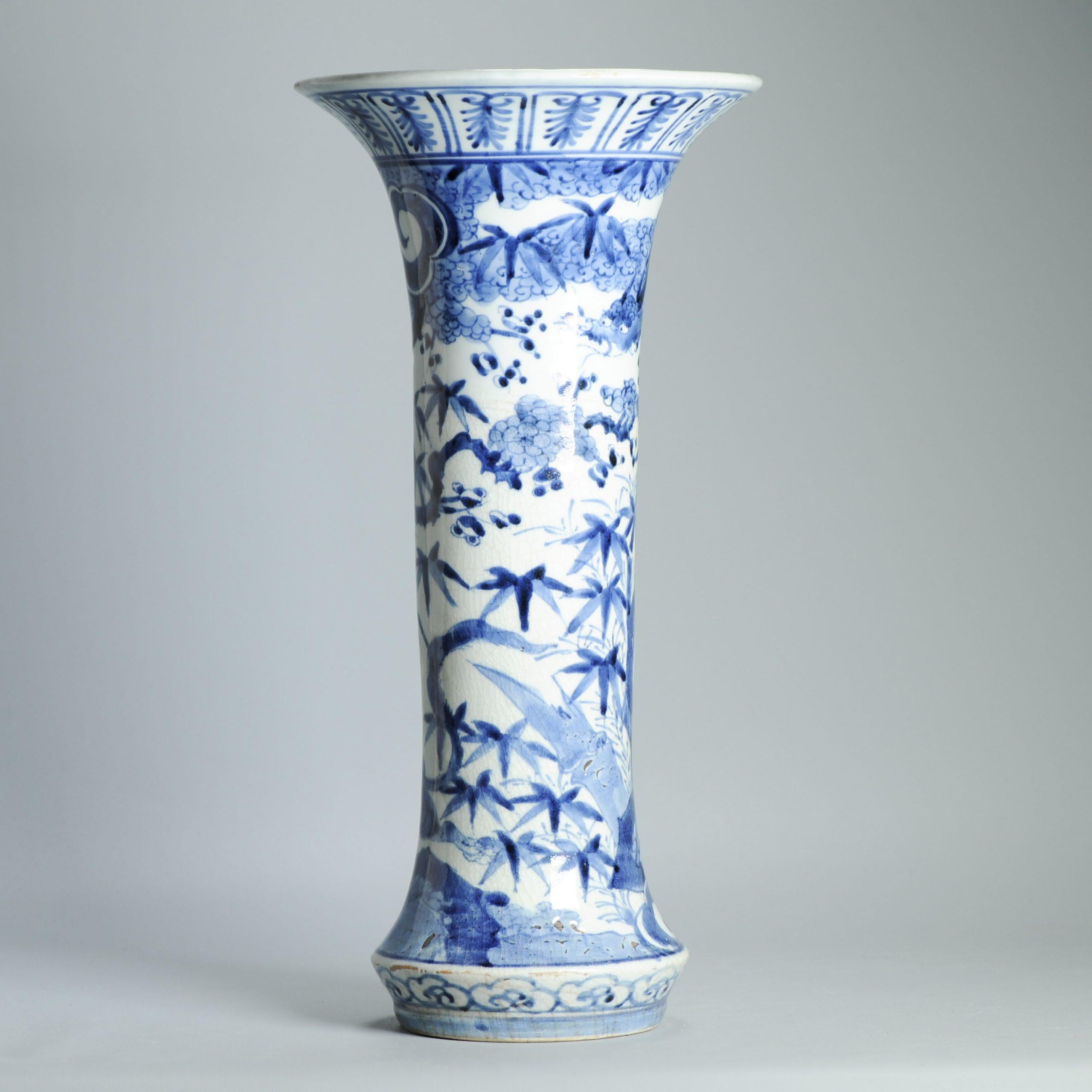 Antico vaso di porcellana giapponese del 17° secolo, blu e bianco, periodo Edo, Arita, fiori e leone in vendita 4