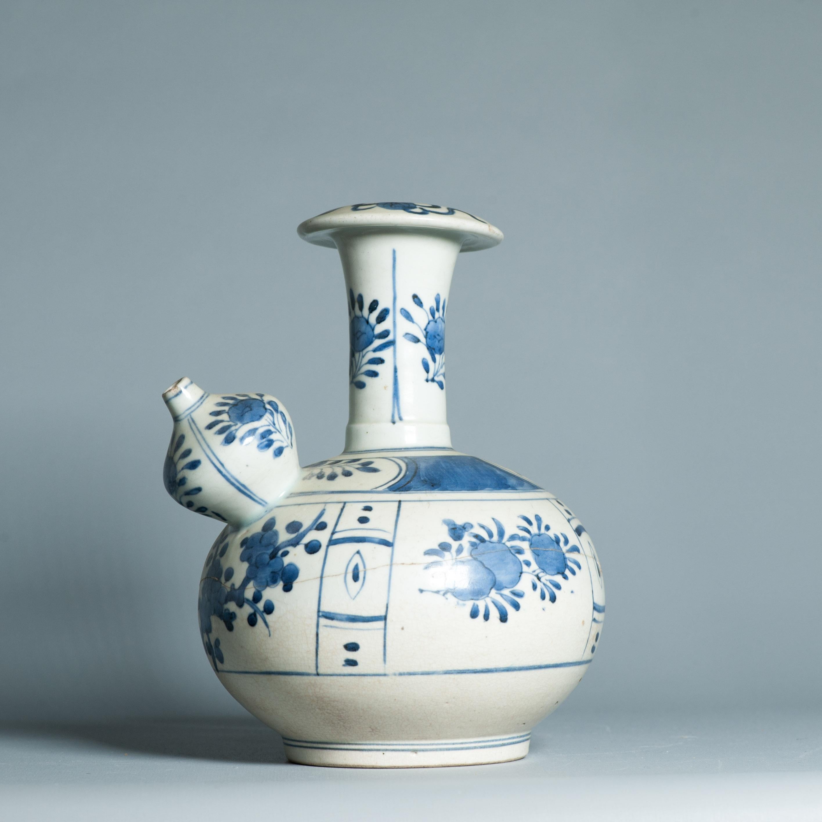 Antico Ghendi giapponese del periodo Edo del 17° secolo in porcellana blu e bianca in vendita 7