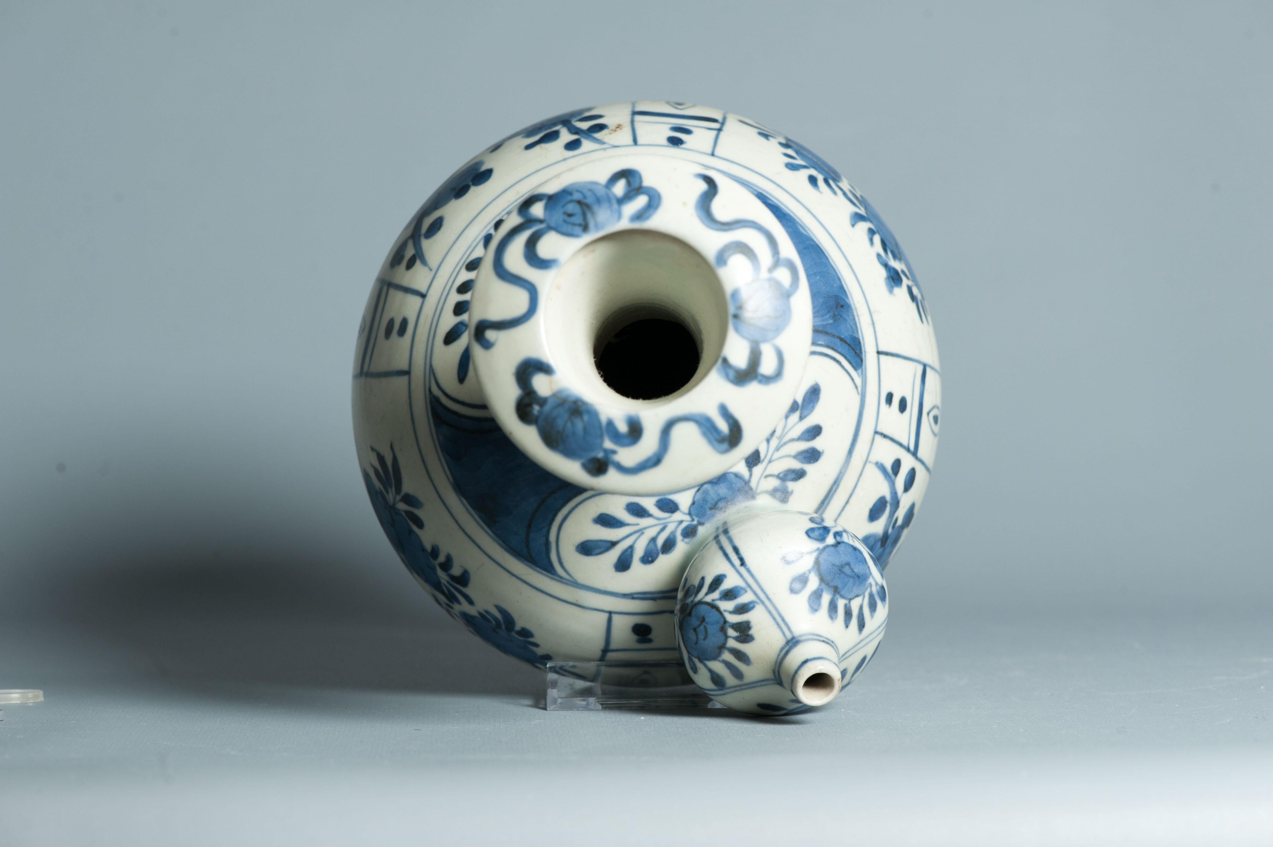 Antico Ghendi giapponese del periodo Edo del 17° secolo in porcellana blu e bianca in vendita 13
