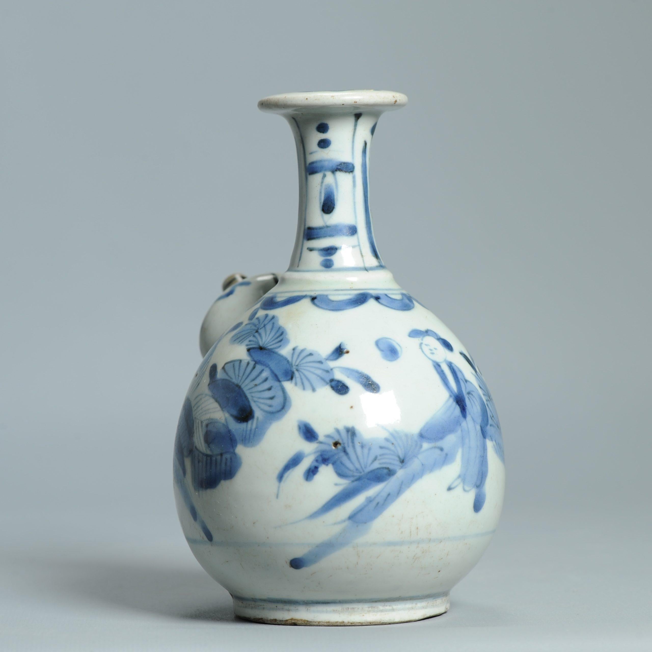 Antiguo 17C Porcelana Japonesa Azul Blanco Ghendi Periodo Edo Ghendi Kendi en Bueno estado para la venta en Amsterdam, Noord Holland