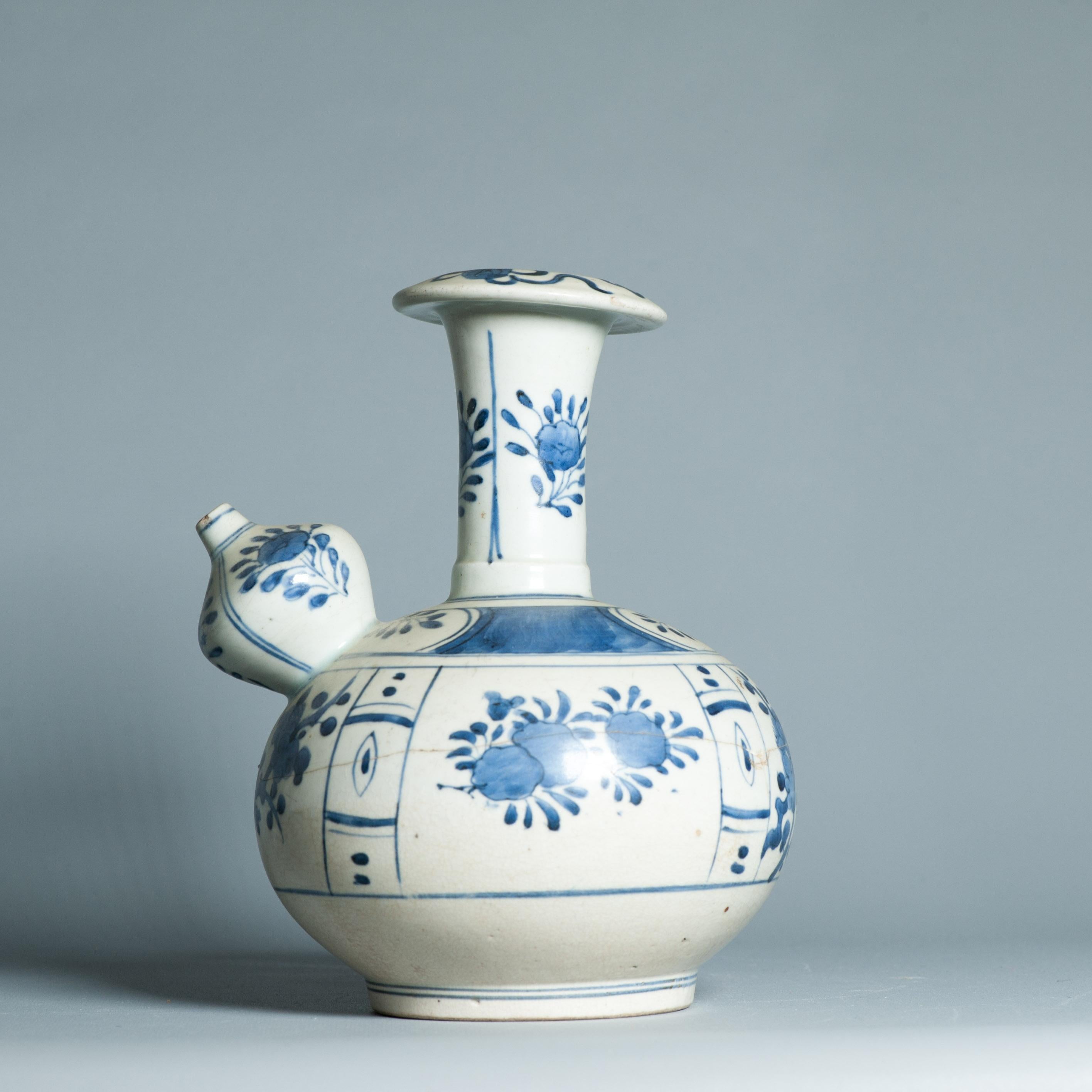 Antico Ghendi giapponese del periodo Edo del 17° secolo in porcellana blu e bianca in vendita 1