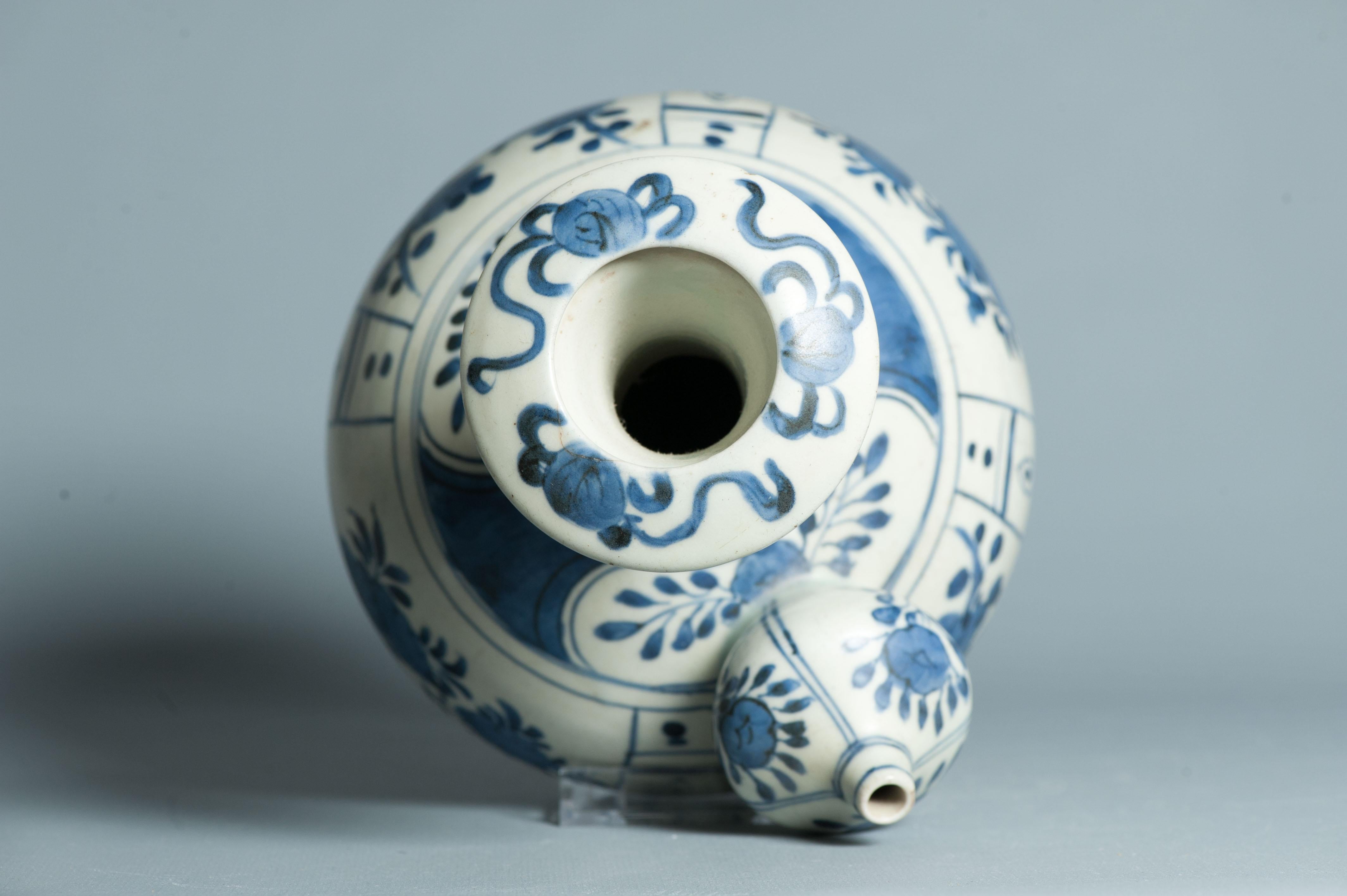 Antico Ghendi giapponese del periodo Edo del 17° secolo in porcellana blu e bianca in vendita 4
