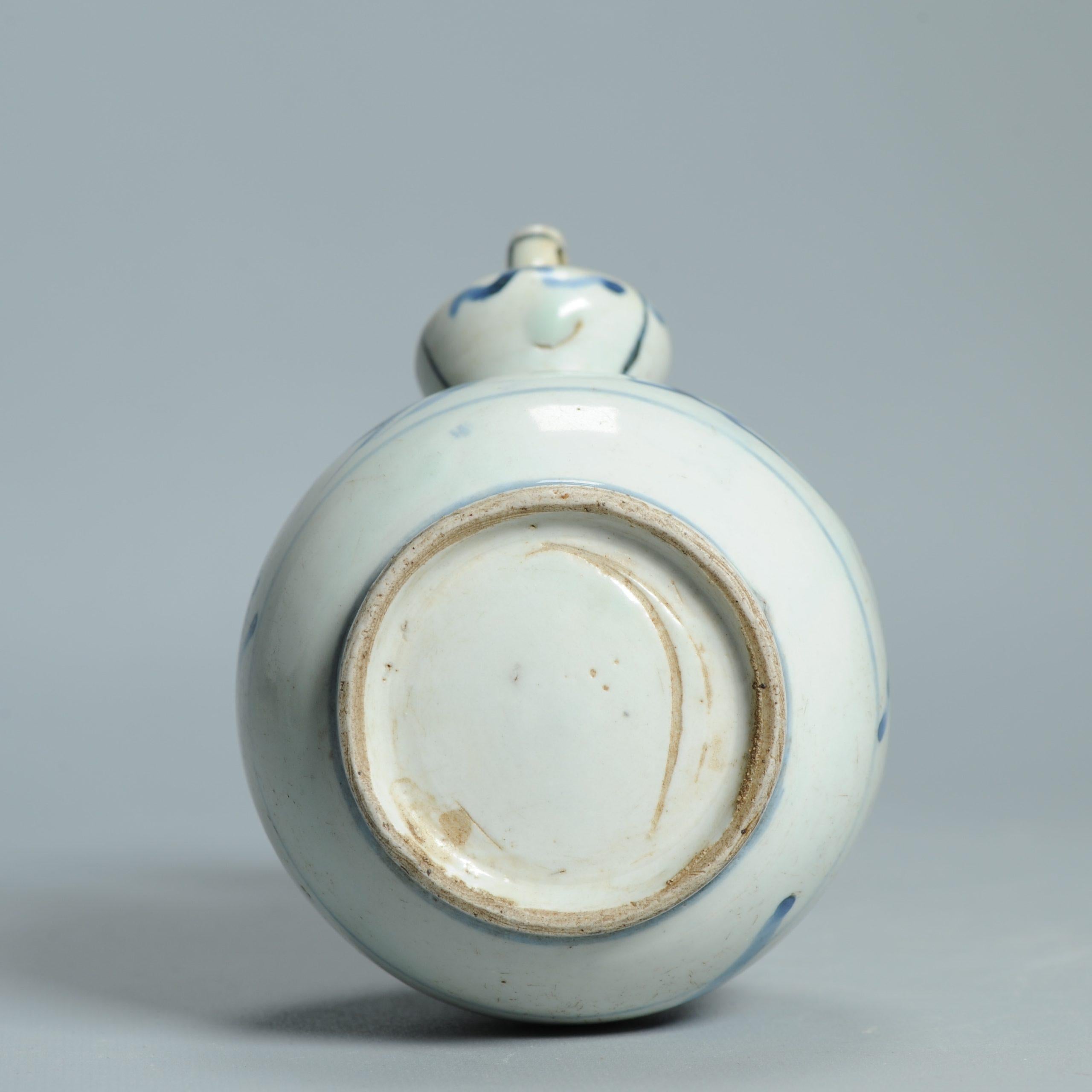Antiguo 17C Porcelana Japonesa Azul Blanco Ghendi Periodo Edo Ghendi Kendi en venta 5