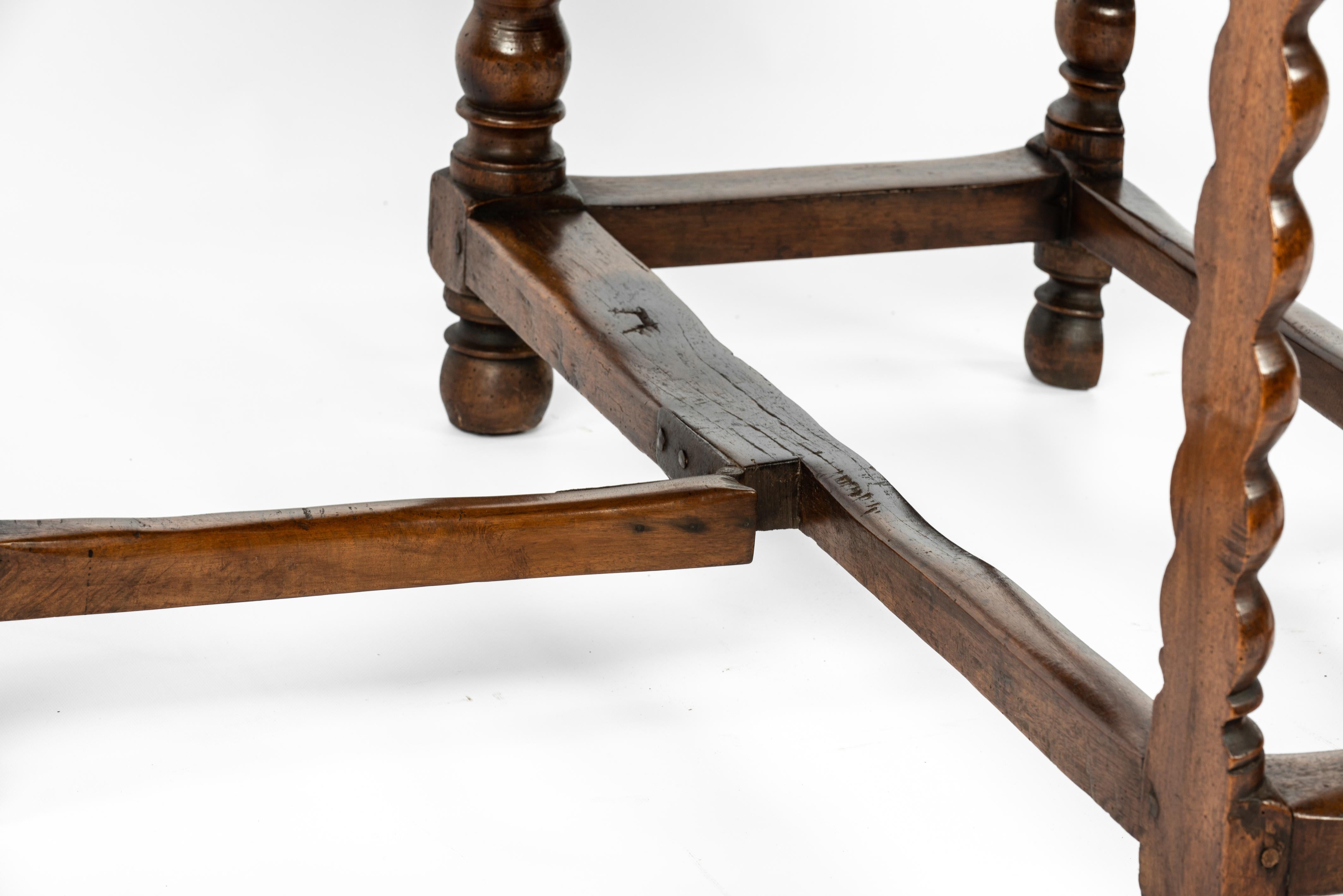 Antique 17h Century Spanish Chestnut Warm Brown Gateleg or Dropleaf Table For Sale 11