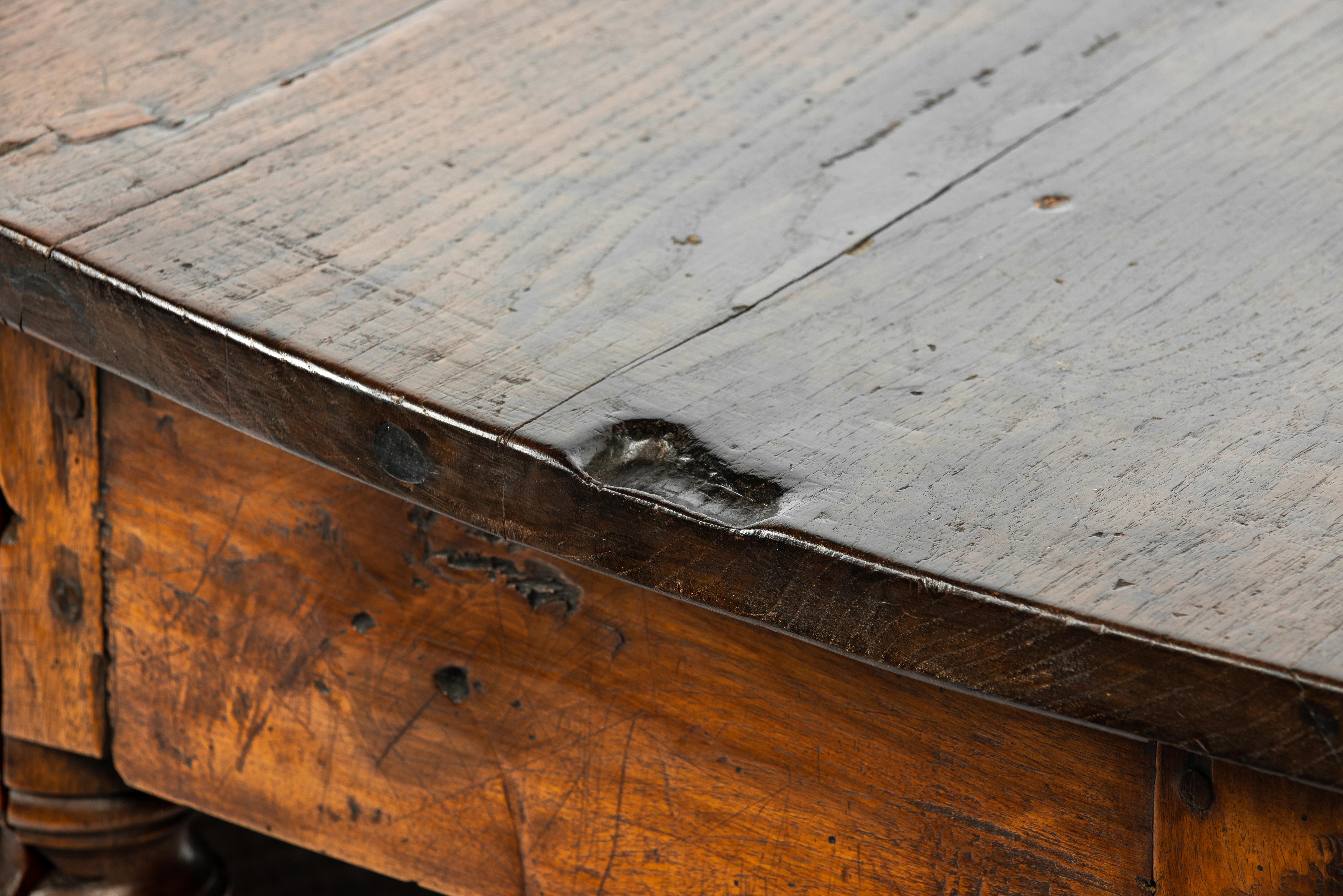 Antique 17h Century Spanish Chestnut Warm Brown Gateleg or Dropleaf Table For Sale 14