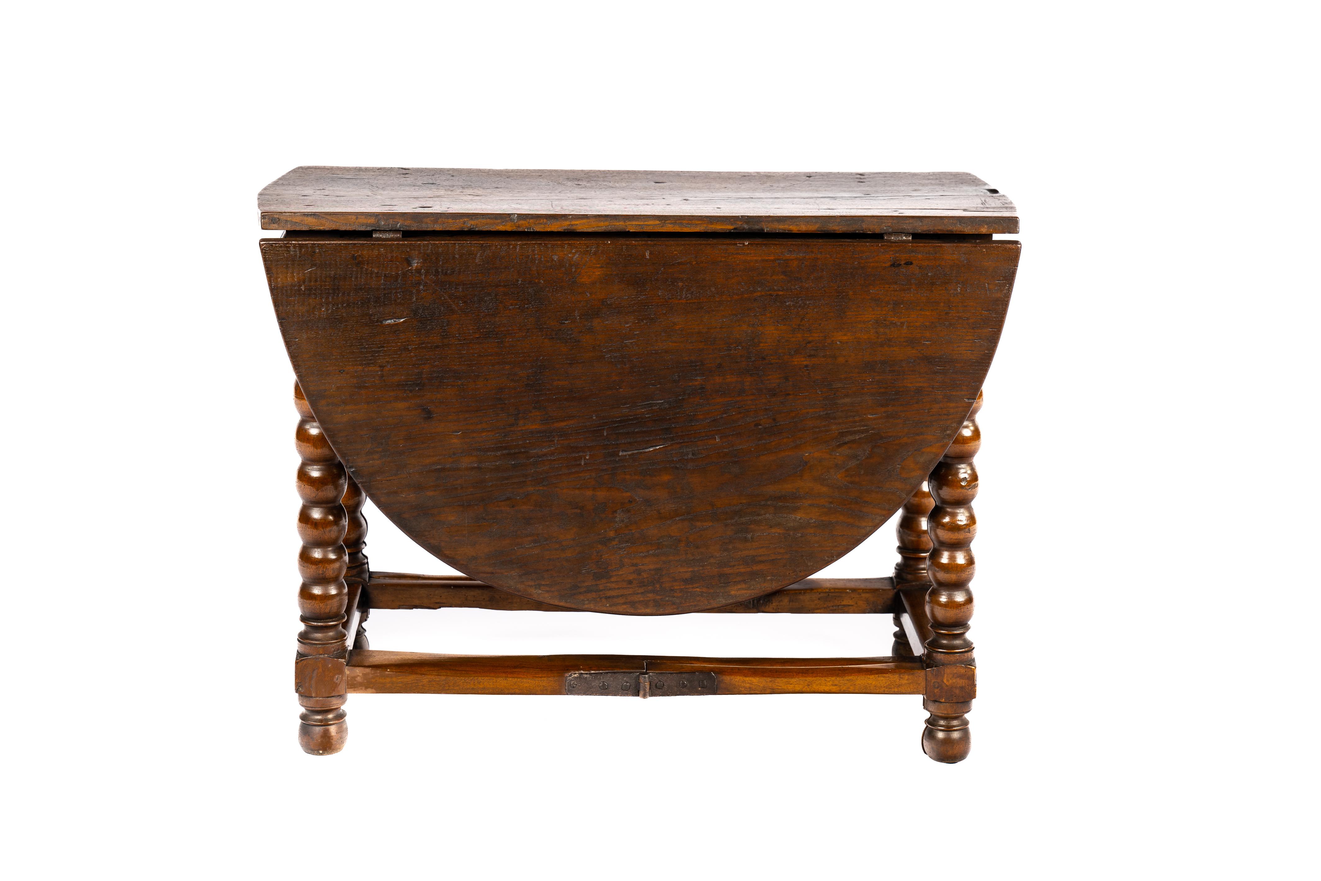Polished Antique 17h Century Spanish Chestnut Warm Brown Gateleg or Dropleaf Table For Sale